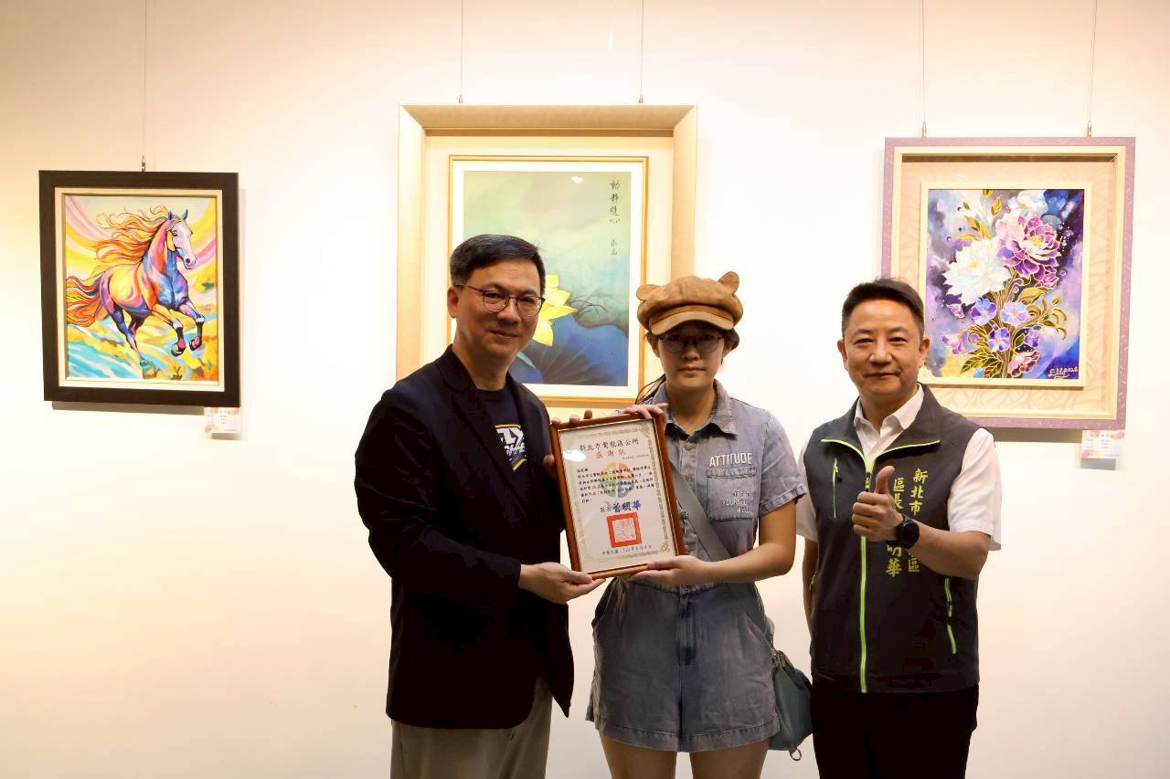 致贈感謝狀予參展同學，以表彰其參展貢獻。