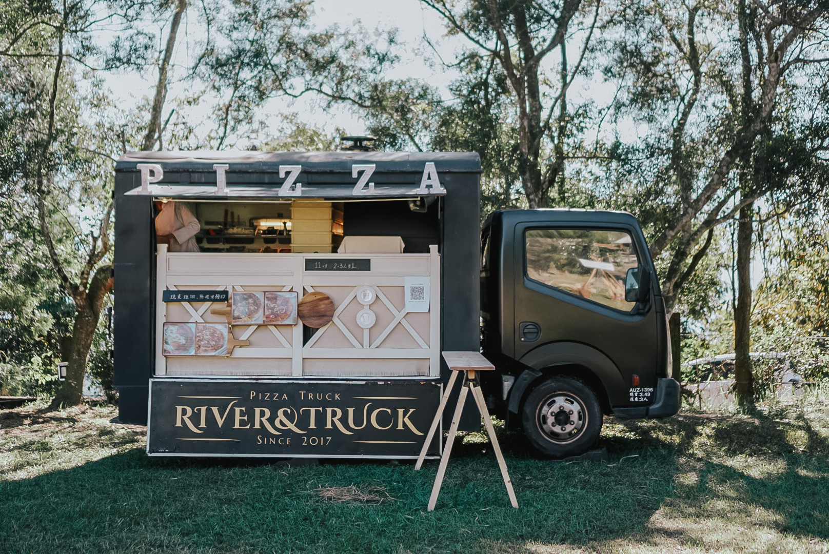 River&Truck 披薩車現場手工現做窯烤披薩。