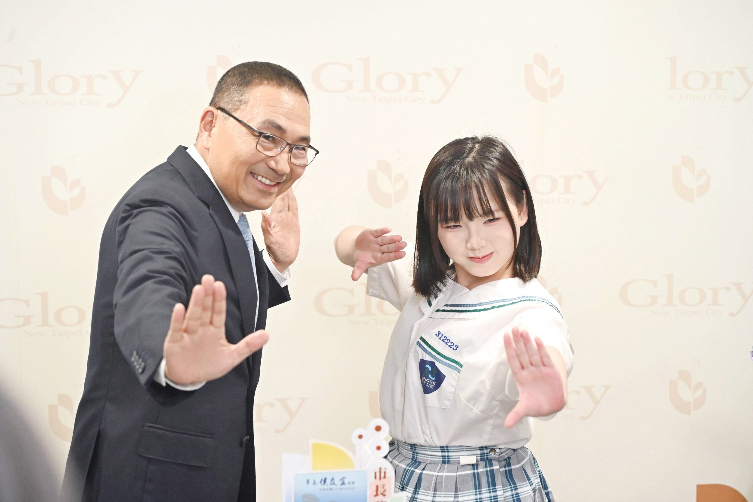 114學年度共有5,178位高中職、國中及國小優秀學生獲獎，高中職999人、國中1,551人、國小2,021人、適性市長獎193人、品學模範市長獎代表384人及優秀身心障礙學生30人。