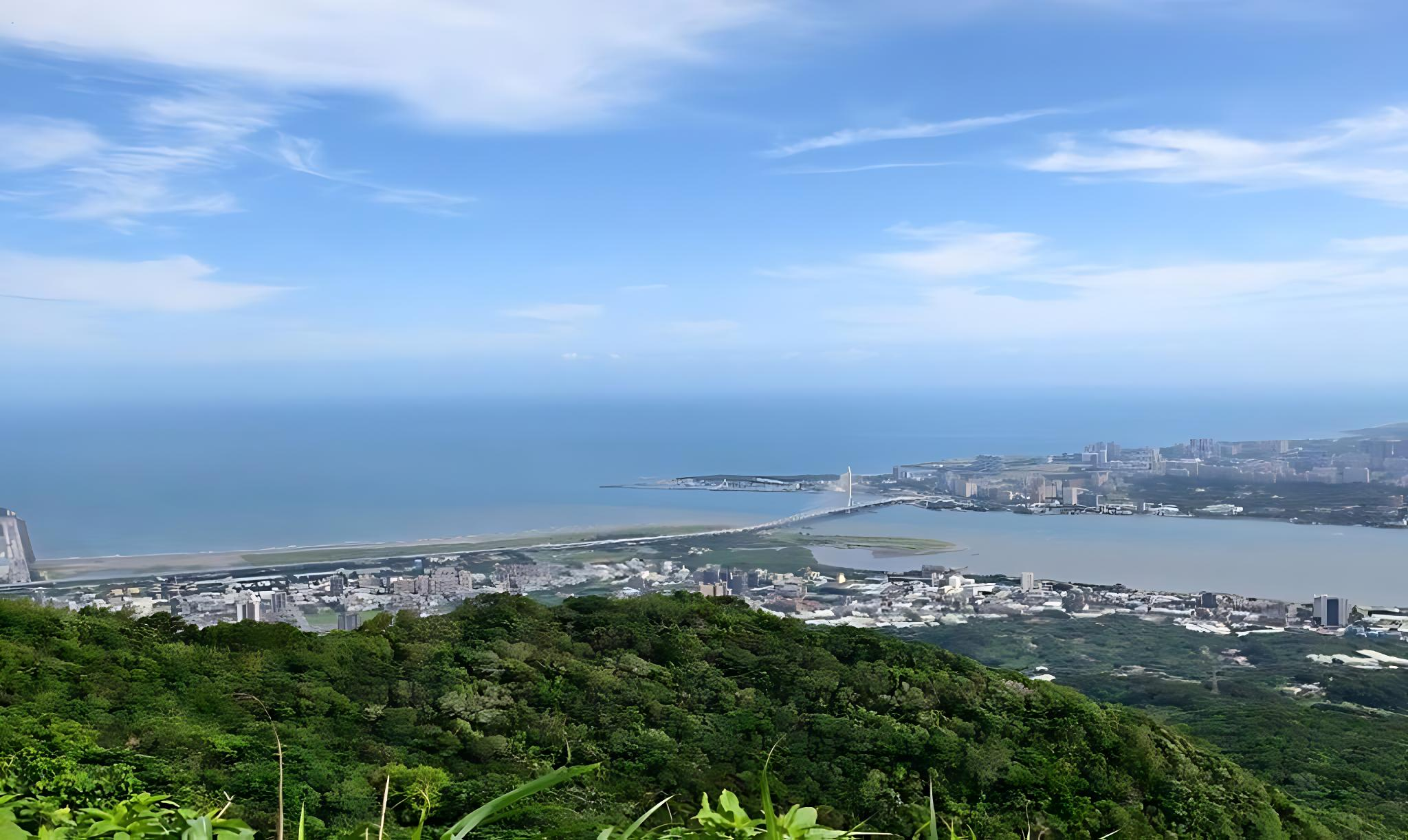觀音山硬漢嶺遠挑淡江大橋美景