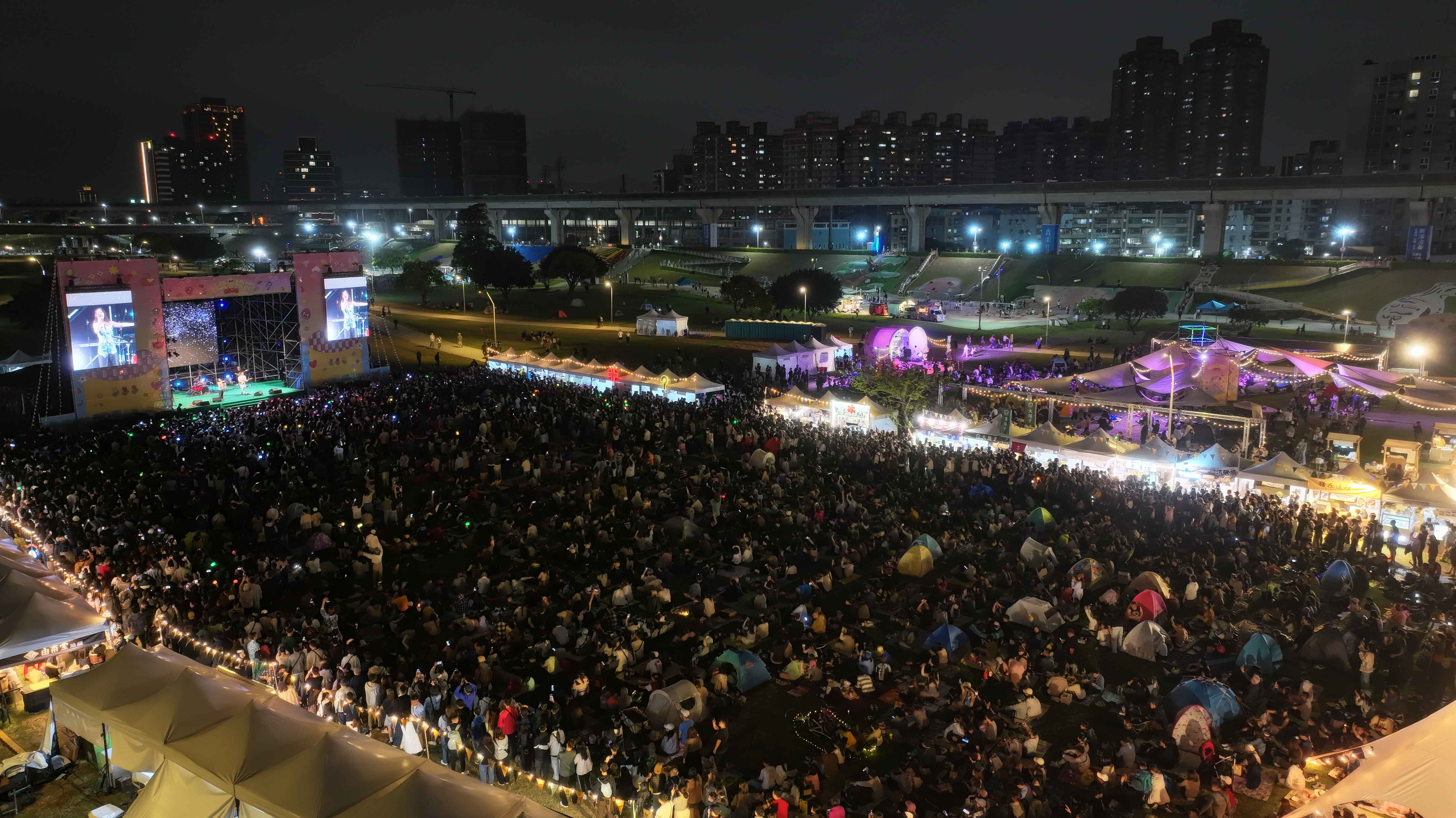  春紛節壓軸「告五人」引爆萬人大合唱