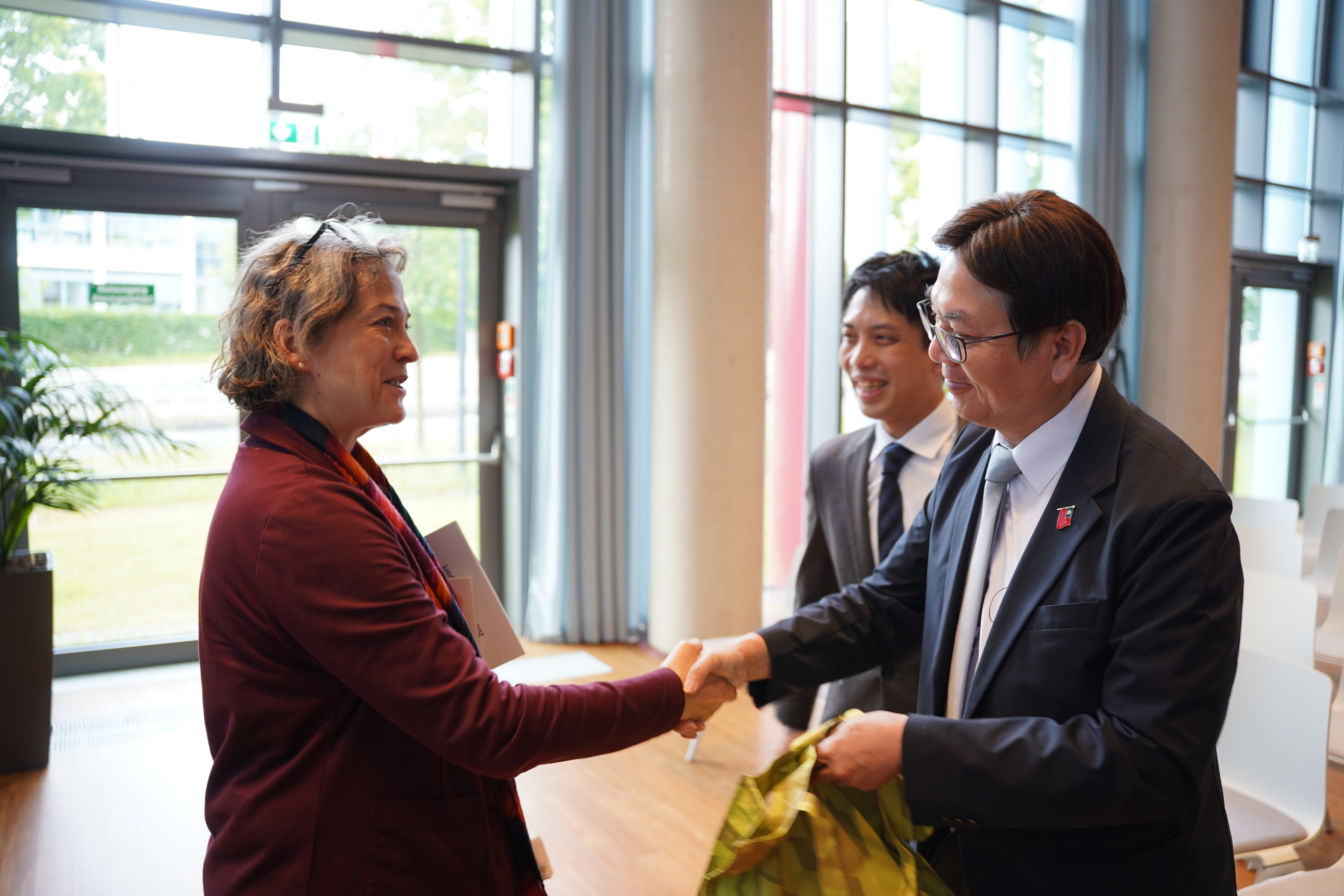  劉副市長與地主城市波昂副市長 Ursula Sautter 交流地方政府如何落實國家目標