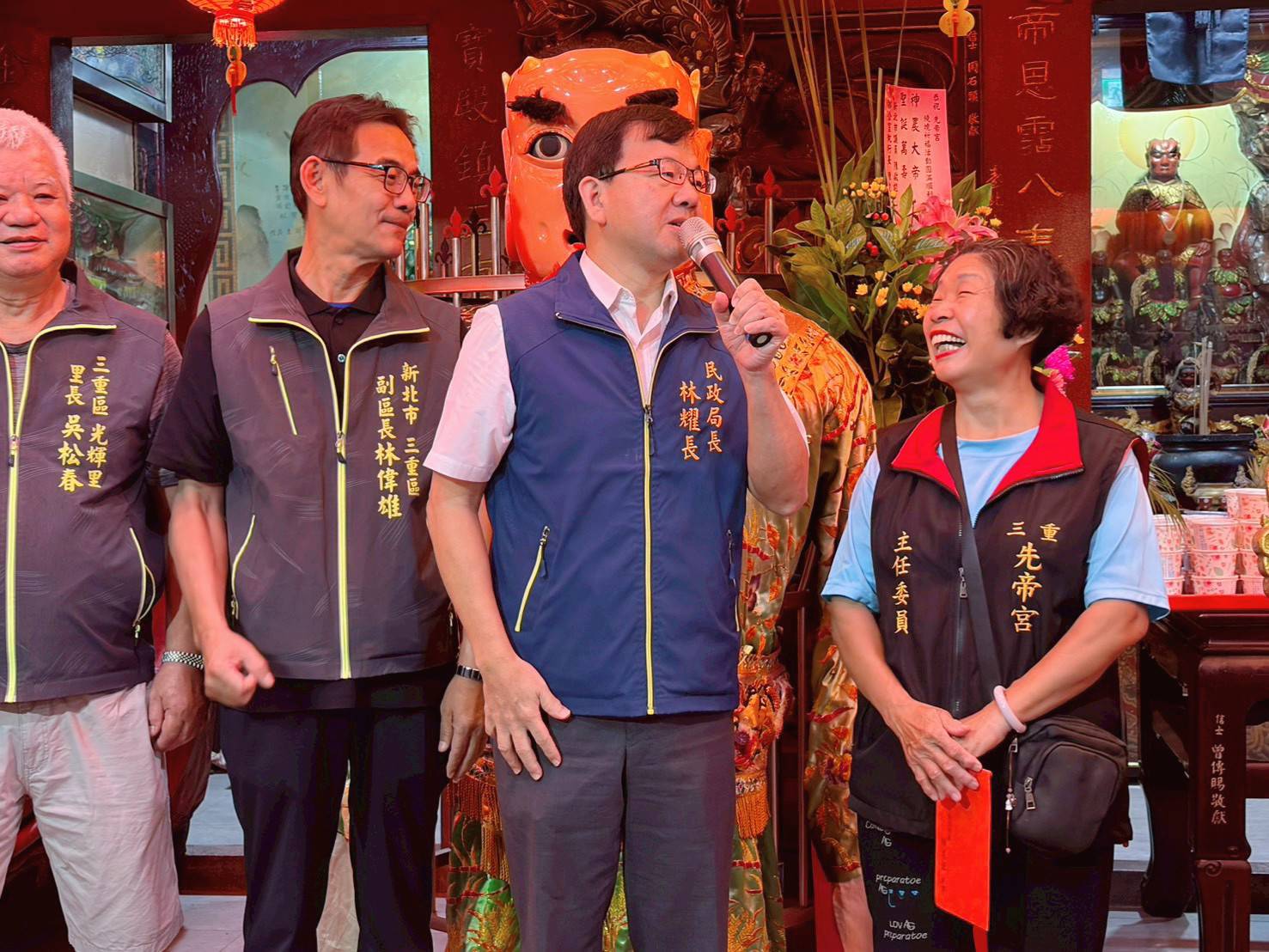 民政局長林耀長前往三重先帝宮參拜祝壽，祈求神農大帝庇佑風調雨順、國泰民安。