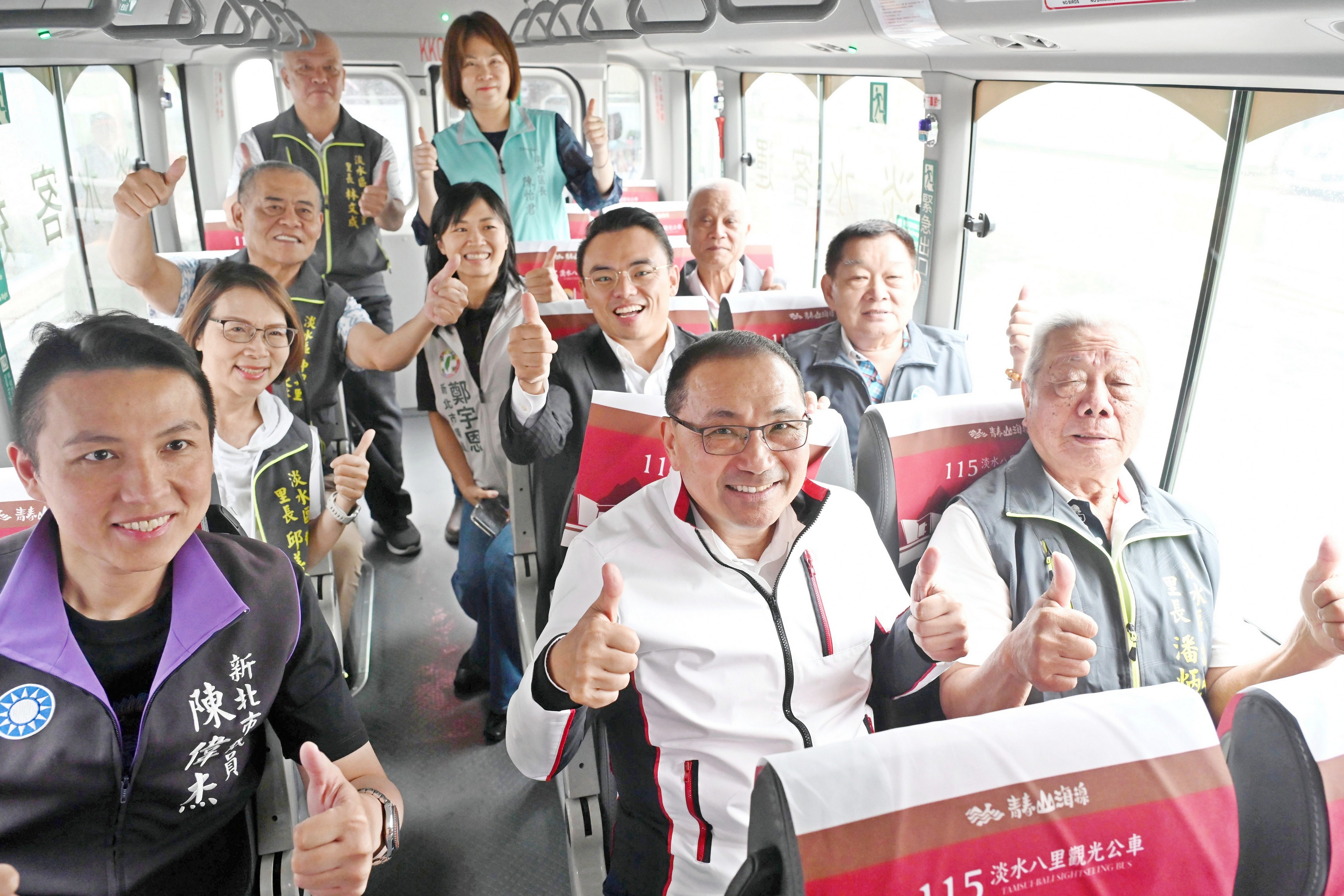 侯友宜說「即日起，3線觀巴天天發，新北任你搭！」歡迎國內外旅客購買49元一日券，乘著公車來趟新北深度遊。