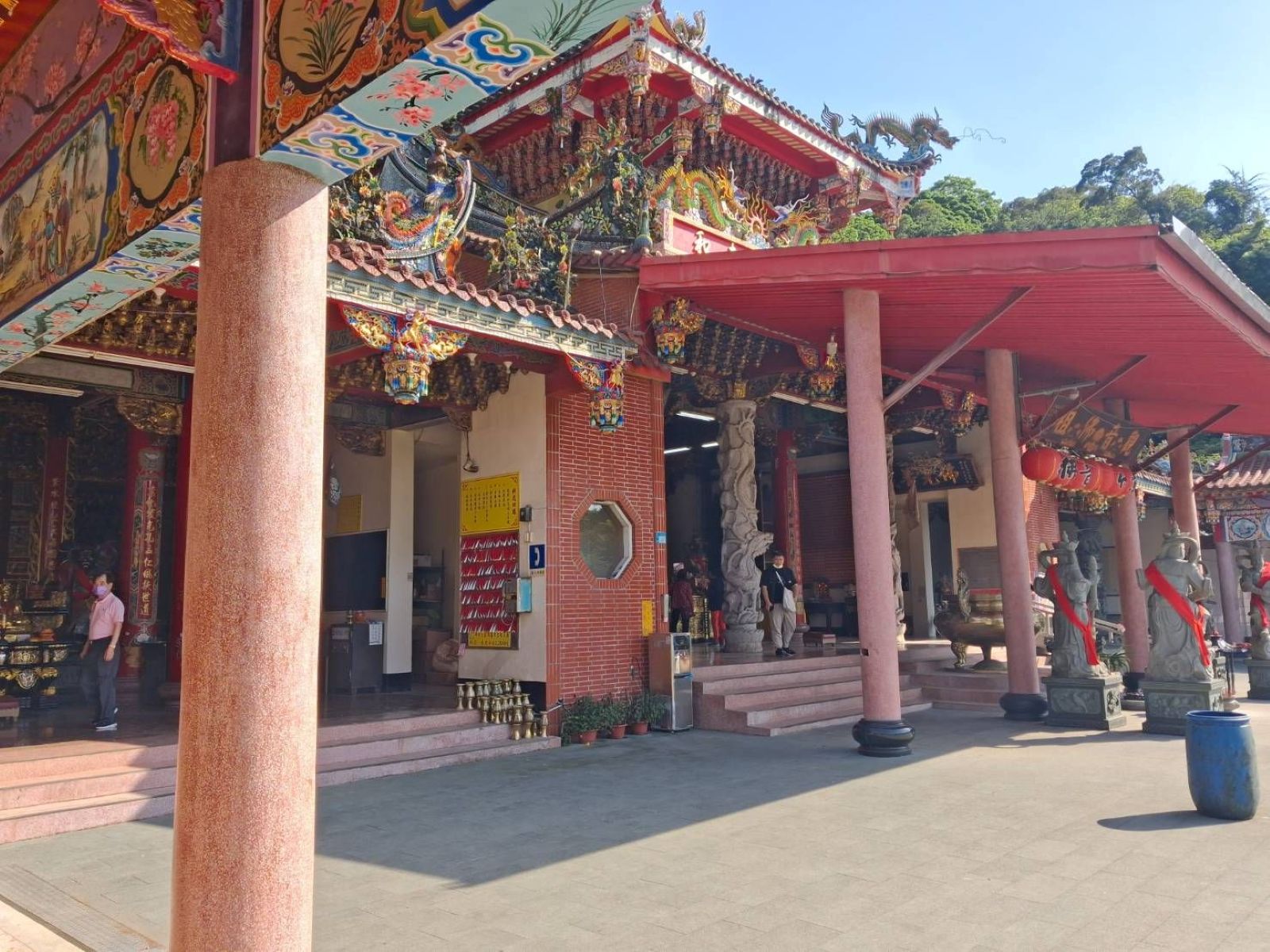 民眾日前通報某寺廟有放生活動，動保處確認派員前往查核。