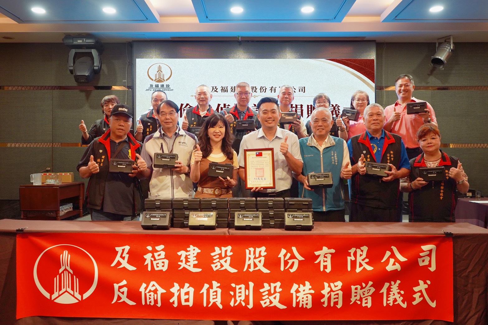 本次受贈的40台反偷拍偵測器，將提供市場管理人員針對公有市場公共廁所及其他高隱私空間進行巡檢使用，並建立完善的巡檢及管理機制