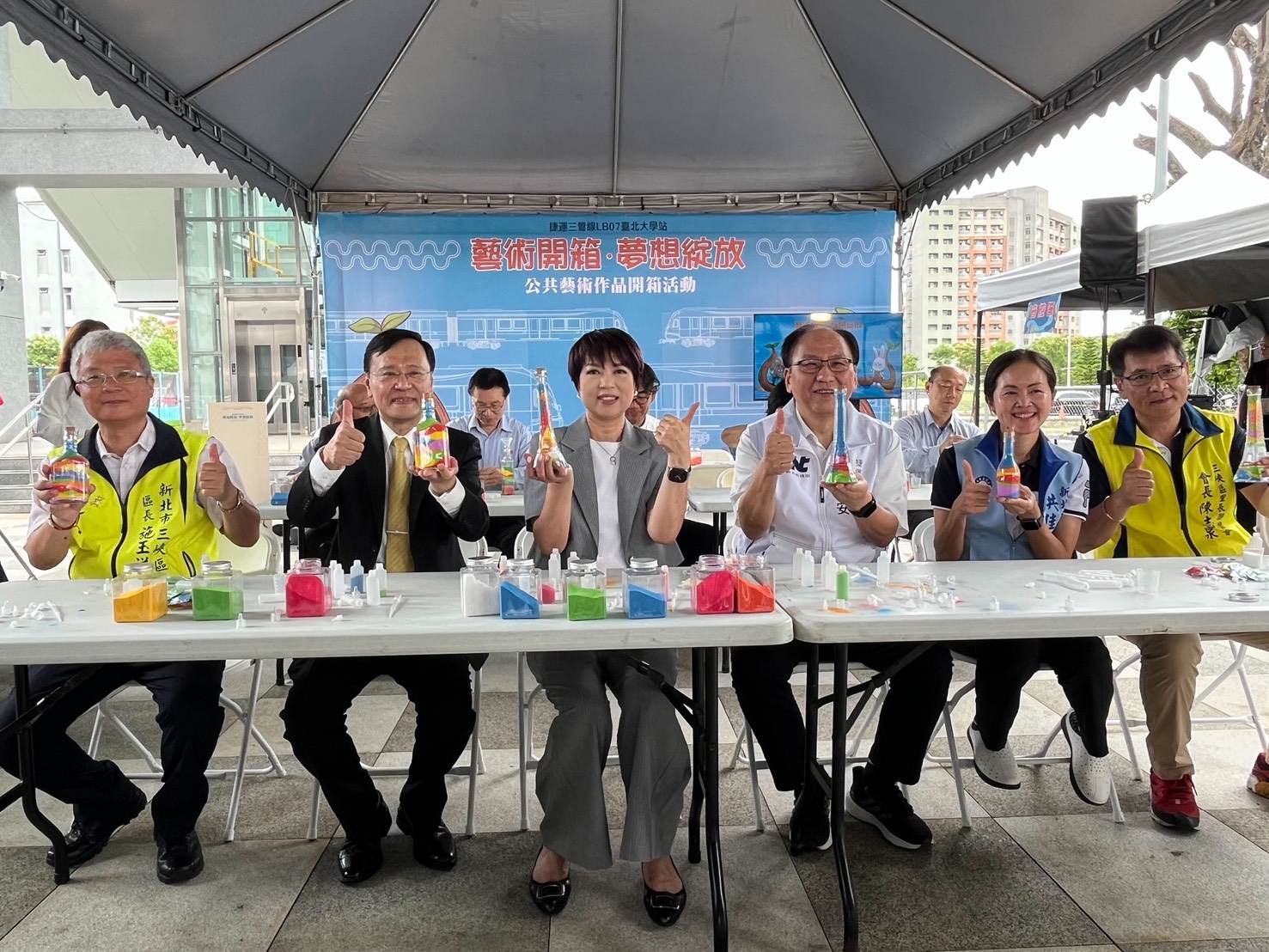 臺北大學站公共藝術結合國內外藝術家作品