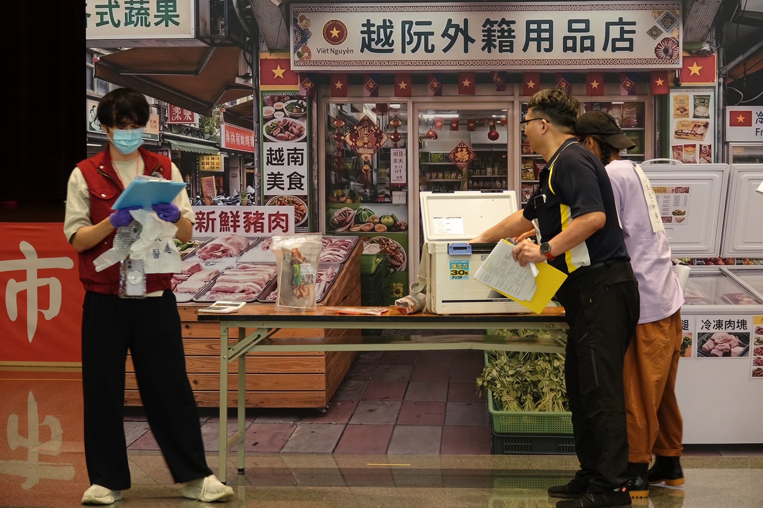 新北市災害應變中心跨局處查核店家販售不明來源或無屠宰合格章之肉製品