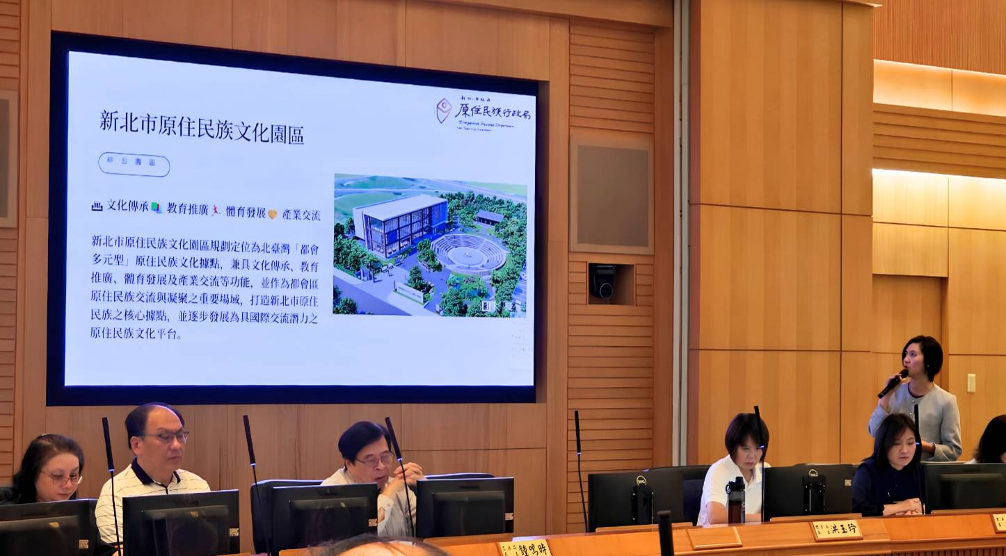 ▲新北市原民局長Siku Yaway林瑋茜（右）說明，原民局目前正積極規畫打造新北市原住民族文化園區成為北台灣最大的原住民族文化據點。