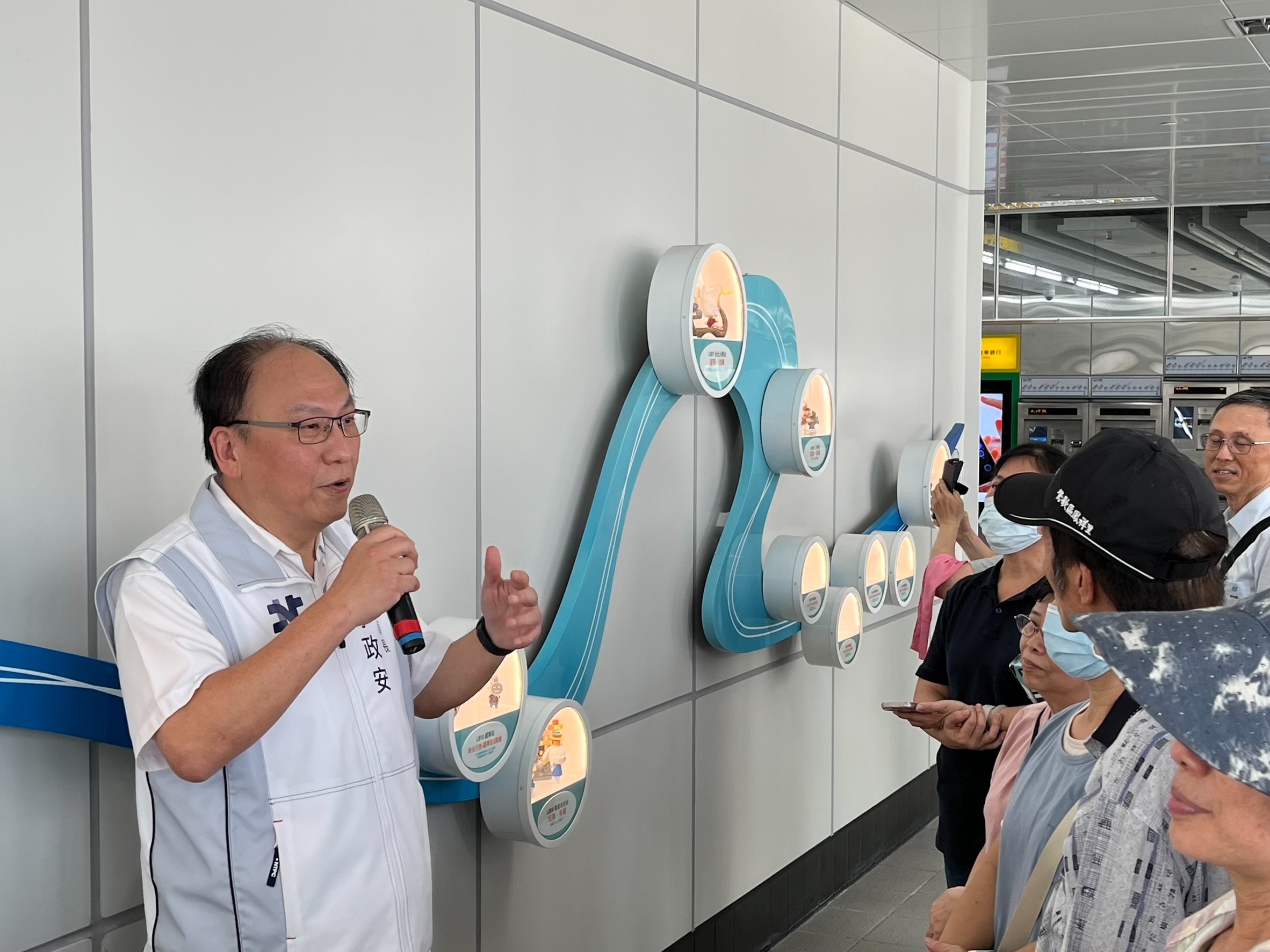 捷運局長李政安與里民互動