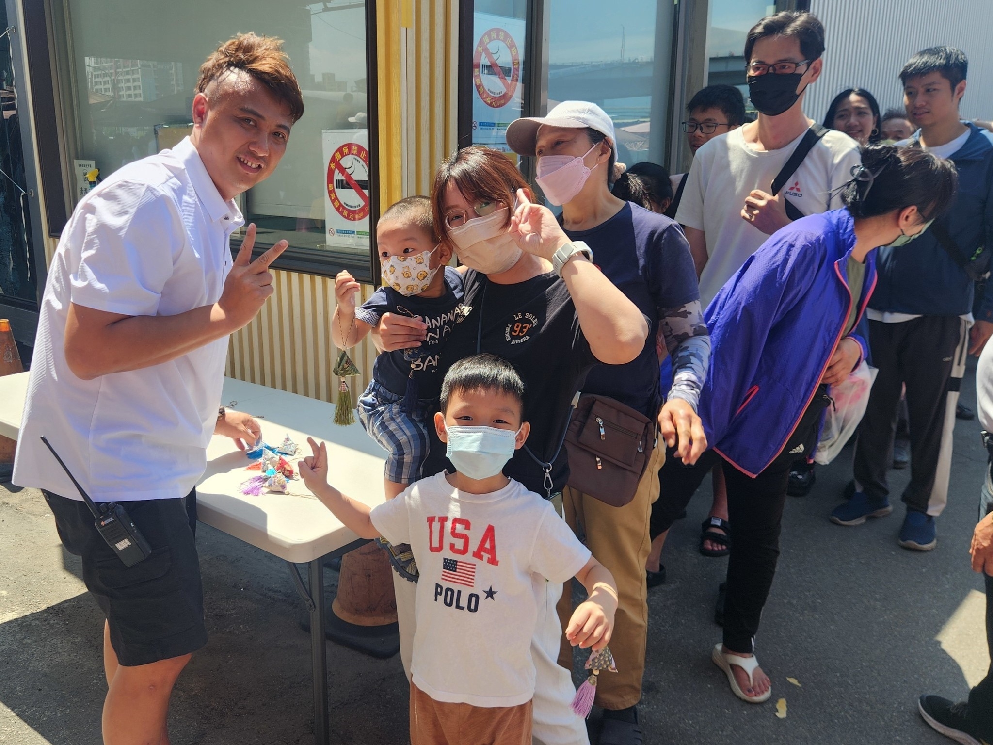  大手牽小手！連假首站就要逛市集 