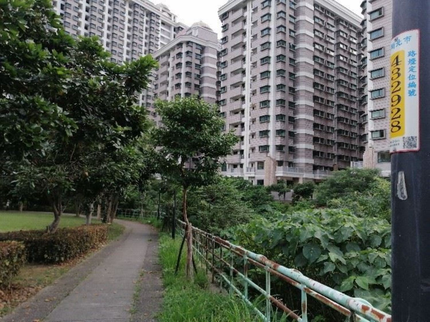 民眾於郊外活動時應注意是否有蛇類出沒。