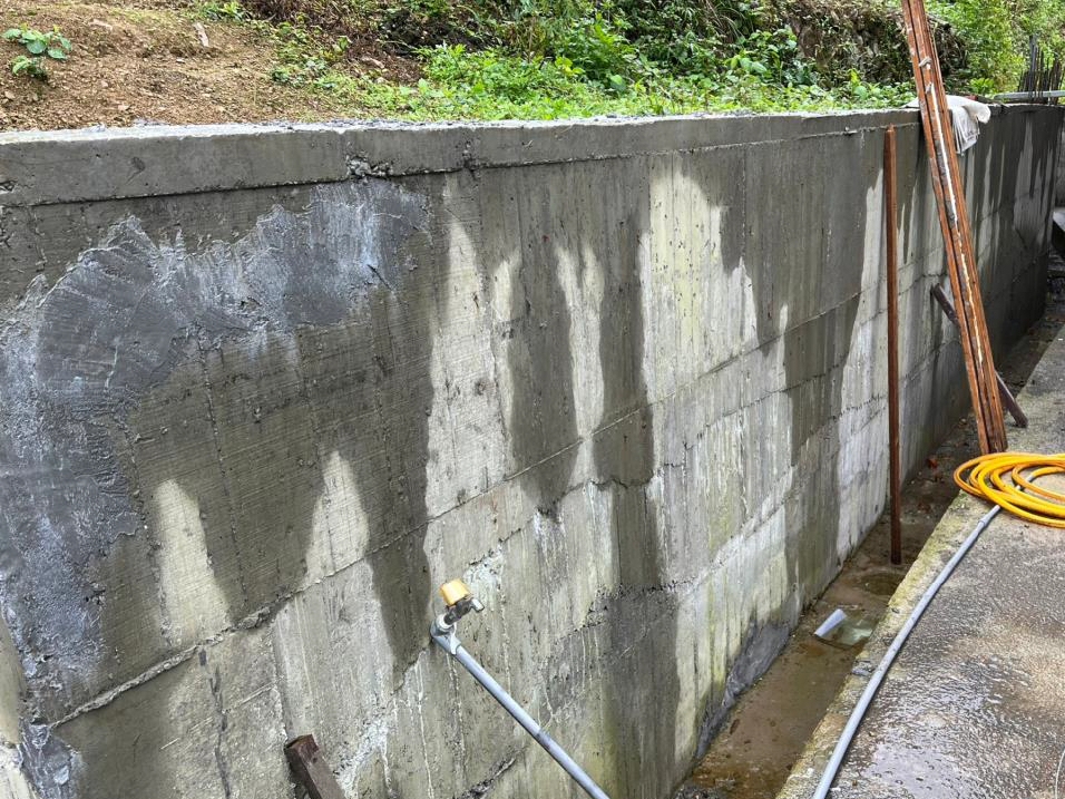 坪林區一處山坡地經通報違規設置擋土牆，經裁罰6萬元並限期改正