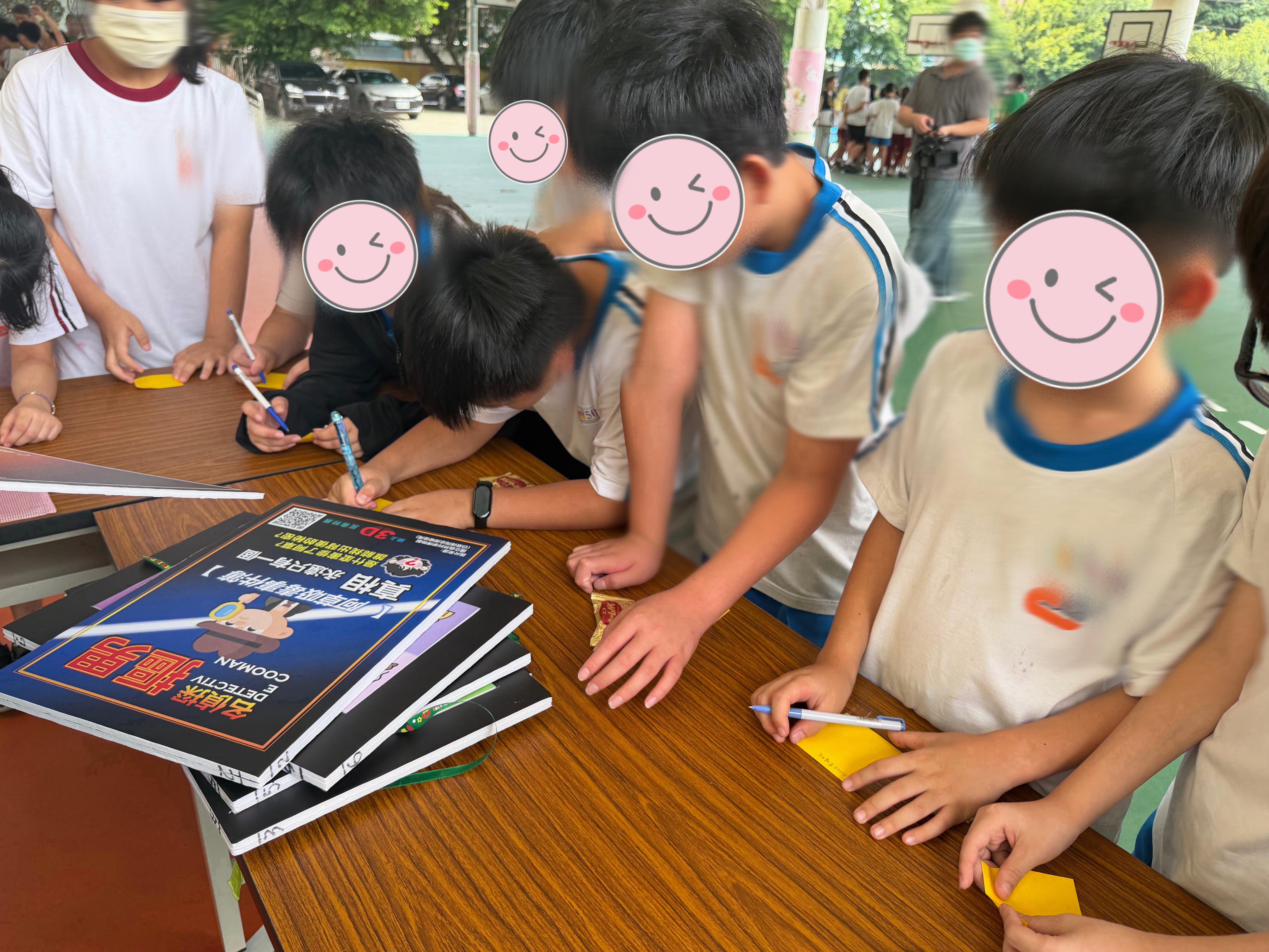 新北市推動校園反毒，透過寓教於樂的圖書及藥師引導，讓學子在互動中建立正確的自我防護意識