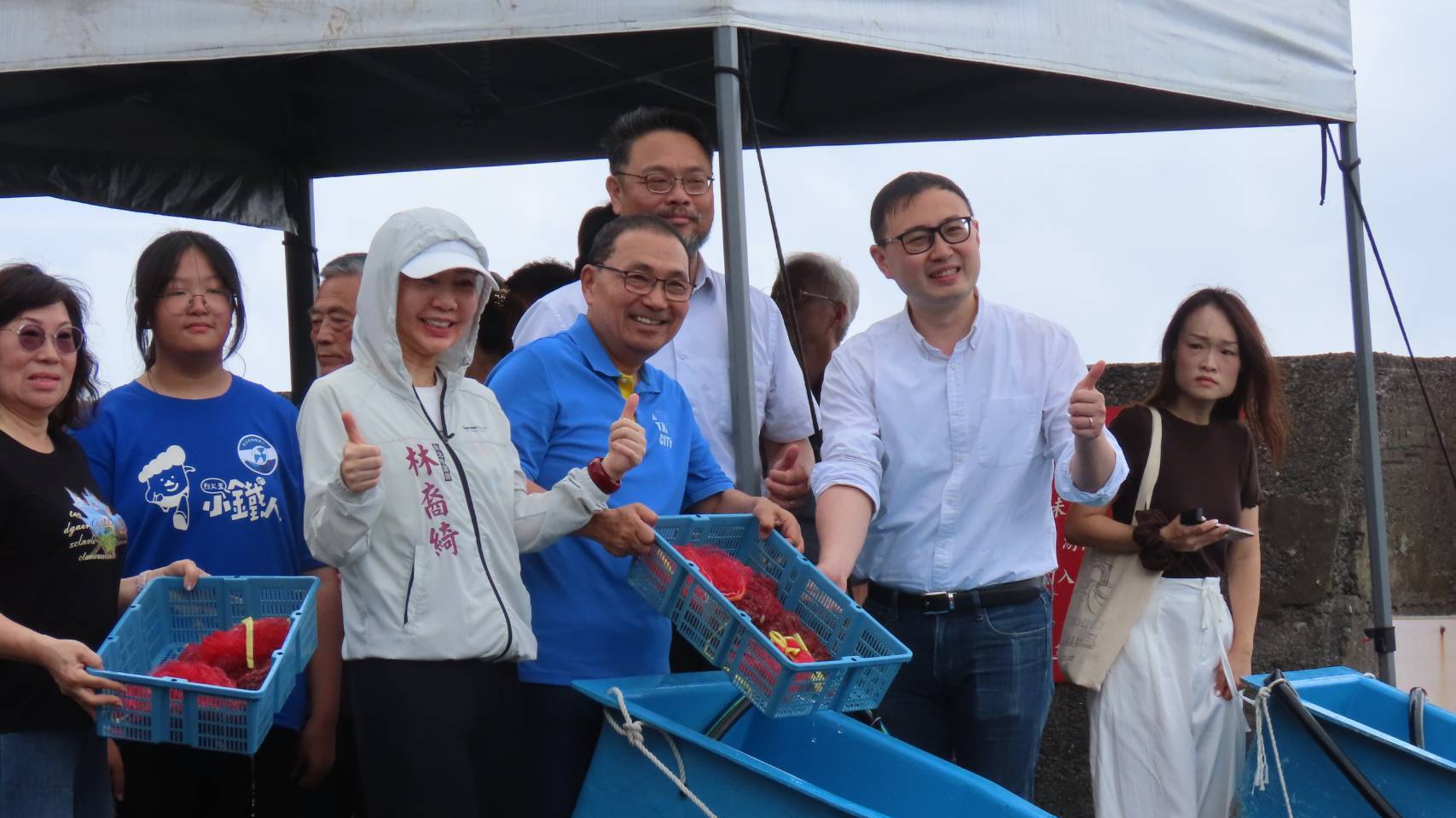 ​侯友宜市長前往海洋資源復育園區，親自參與海洋永續生物多樣性放流活動。
