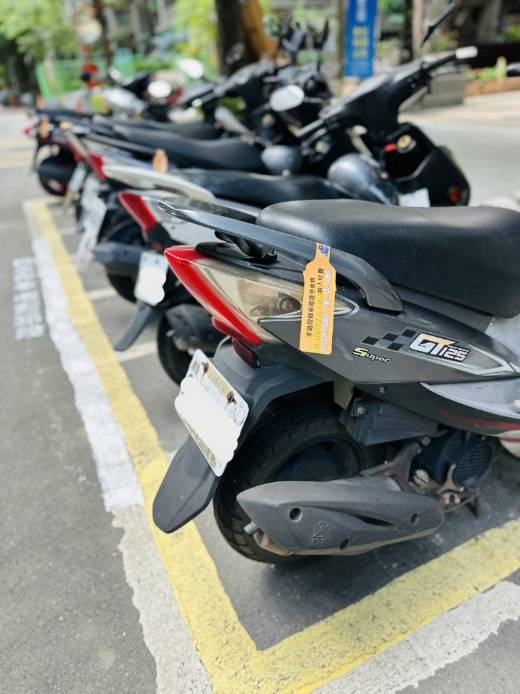 配合三鶯線通車在即，三鶯地區部分路段的路邊機車停車格7 月起採計次收費，交通局已夾單宣傳