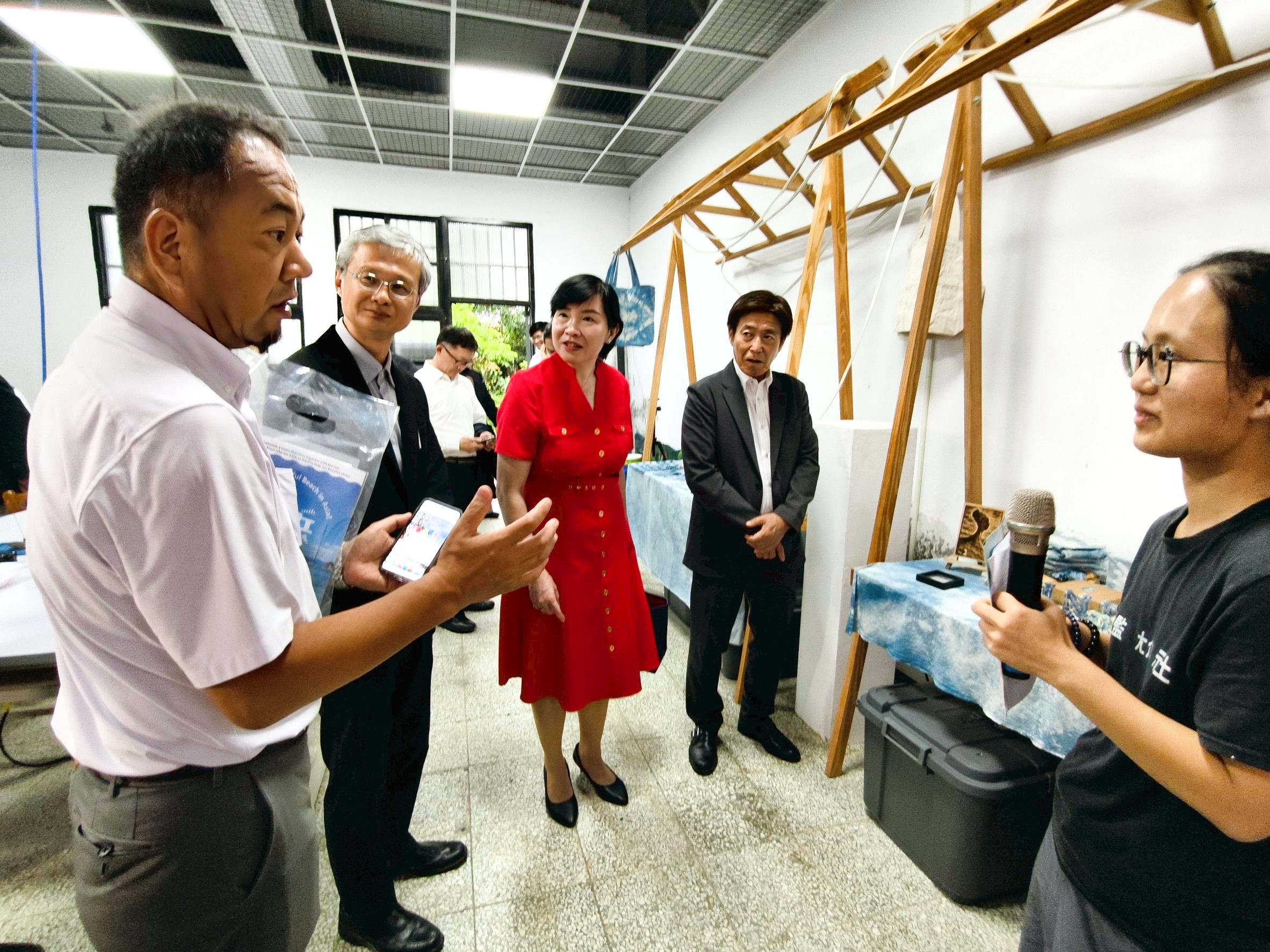 公所與高濱町代表團對地方創生及文化推廣等議題進行交流討論，也讓貴賓對三芝的文化底蘊及社區發展成果有更深入的認識。