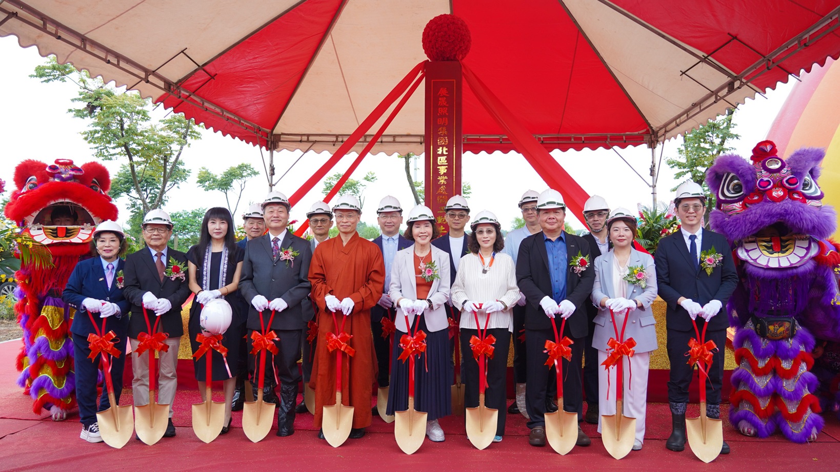 經發局補充，「招商一條龍」政策推動迄今，已成功協助319件投資案於新北落地，累計投資金額逾新臺幣7740億元，創造逾12.2萬個就業機會。