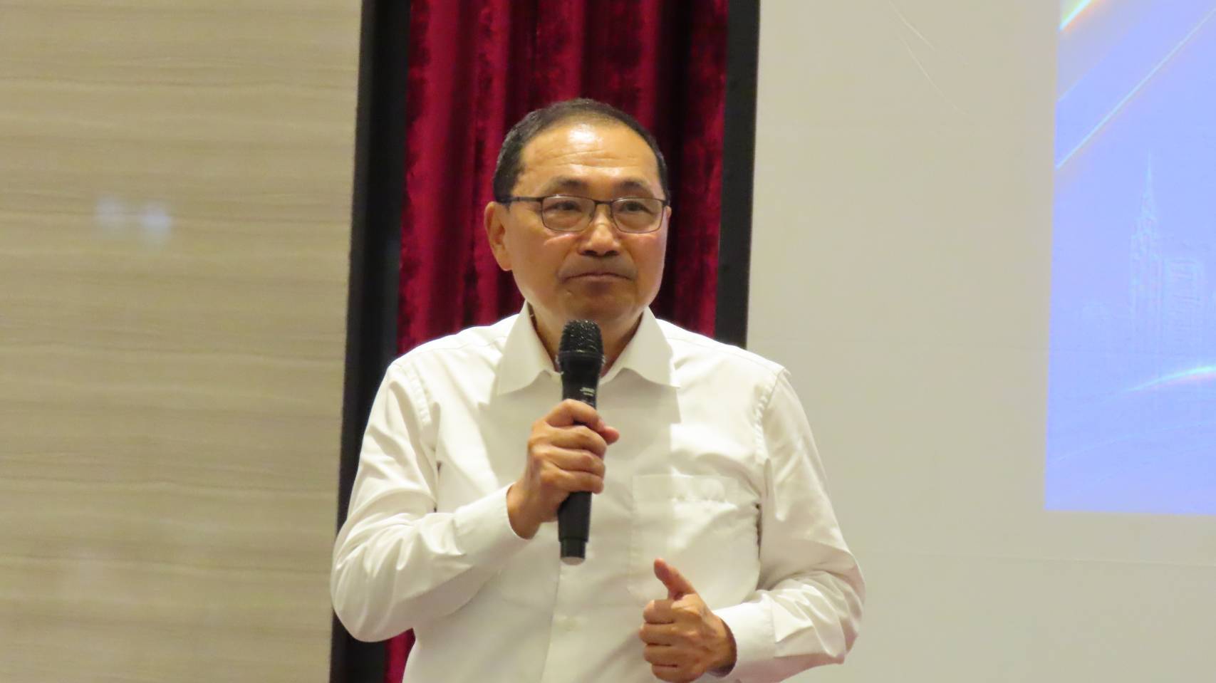 新北市長侯友宜今（26）日率領市府團隊親赴新店區展開基層建設督導與行動治理。