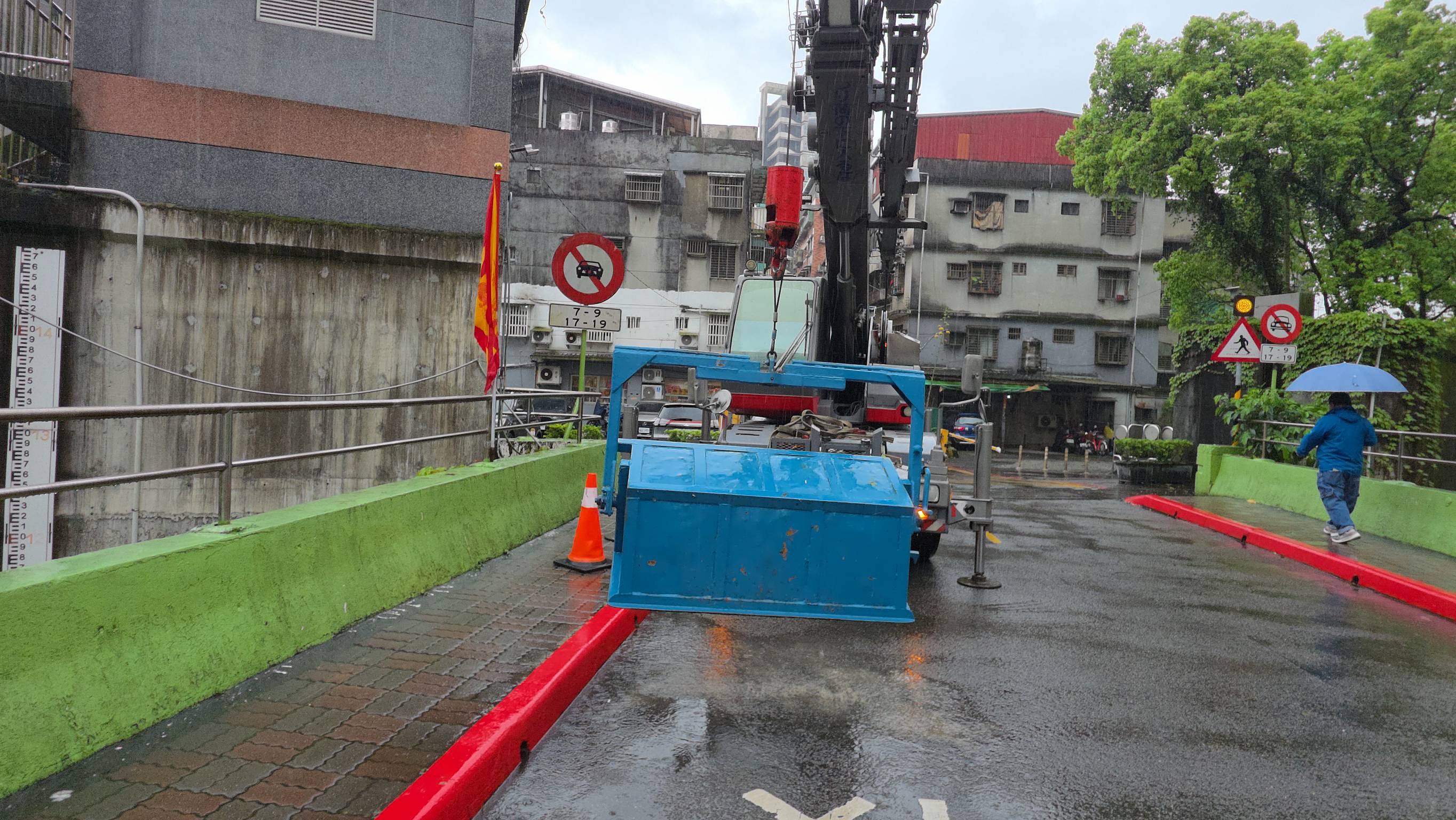 聯絡吊車進行支援