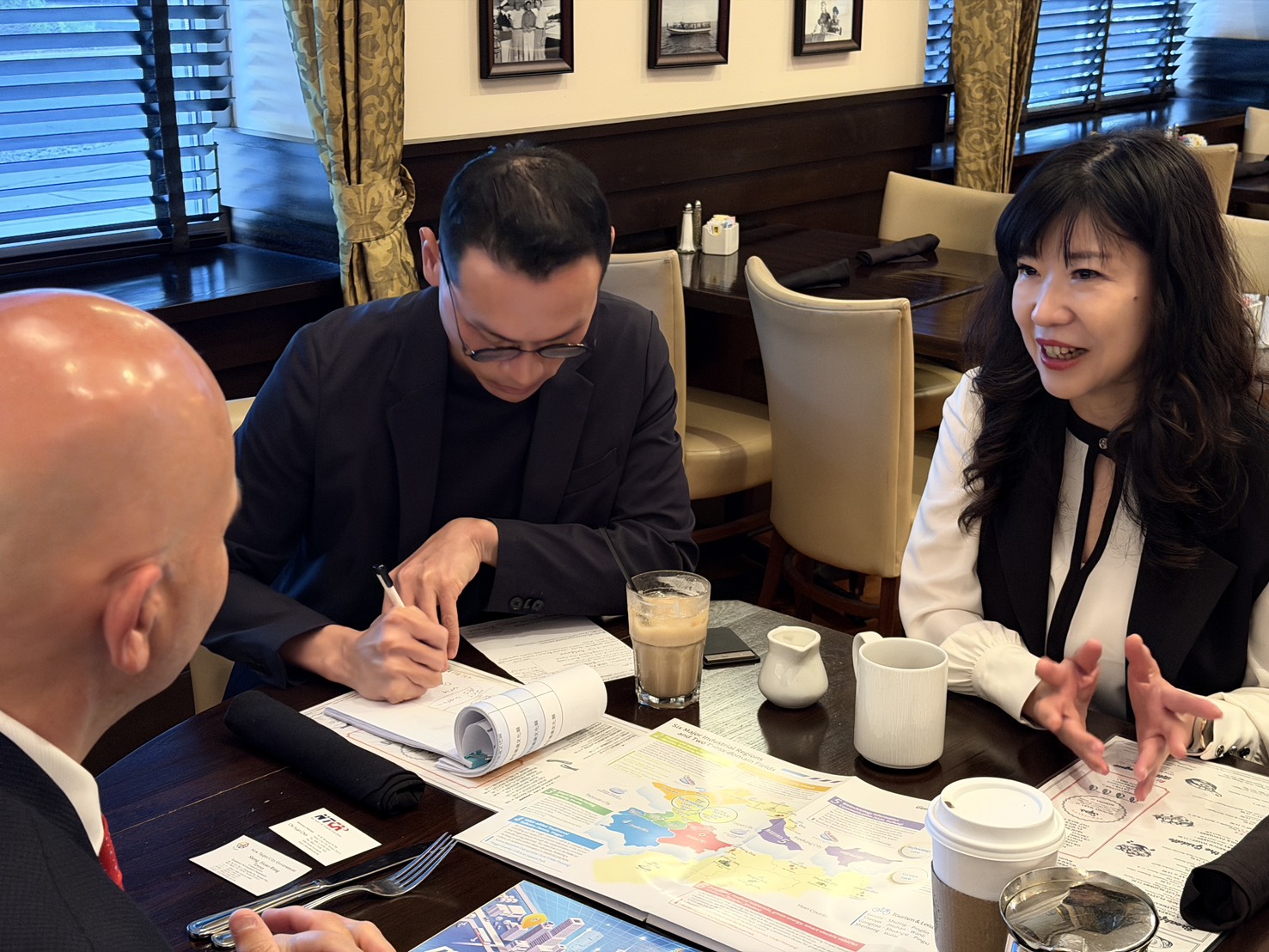 經發局盛筱蓉局長向伊利諾州製造協會（IMA）介紹新北產業佈局，邀請會長Mark Denzler推薦企業至新北投資設廠。