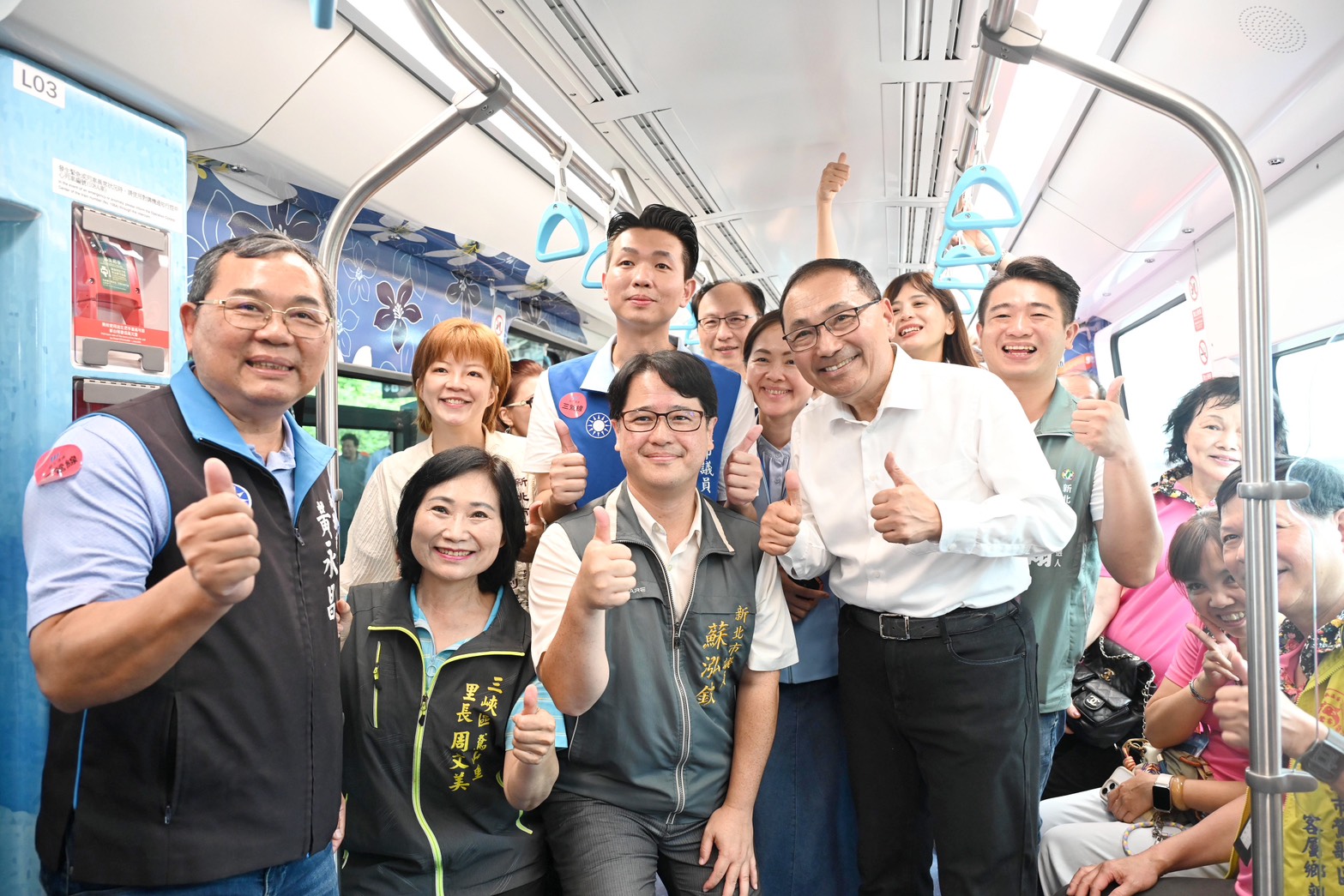 侯友宜表示，搭乘三鶯線的民眾就像遇見「彩蛋列車」，希望讓乘客享受便捷的交通之餘，也能為旅途增添更多樂趣。