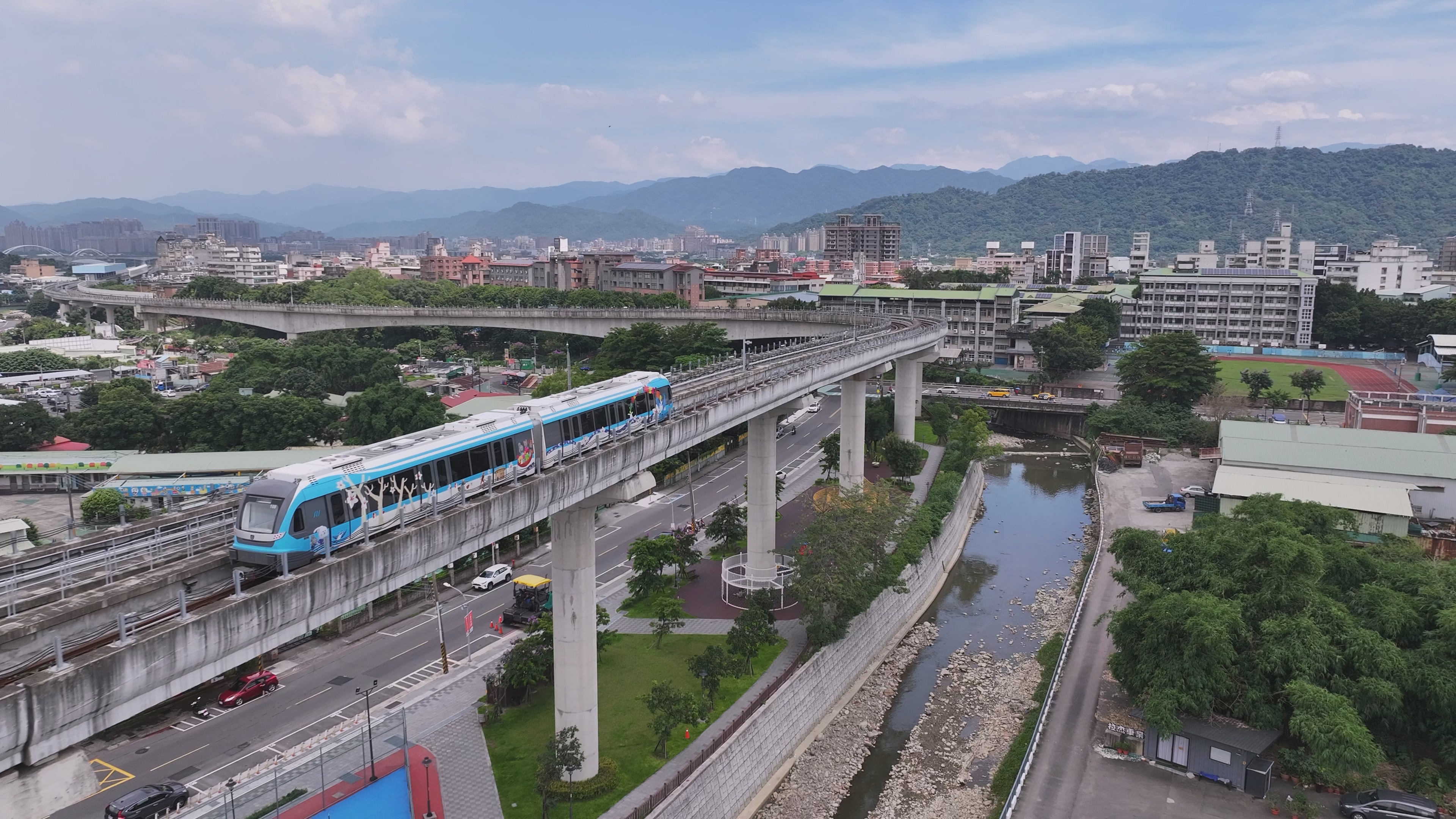 捷運三鶯線將於6月30日正式通車，並於當日試營運至8月31日，開放民眾2個月免費搭乘。