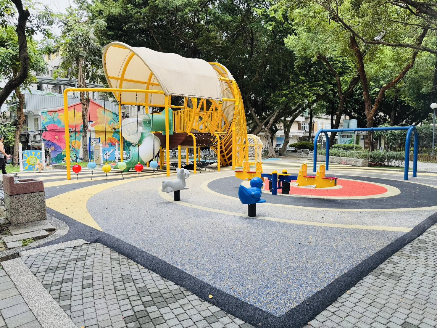 三重龍濱公園「復古留聲機」遊戲場啟用