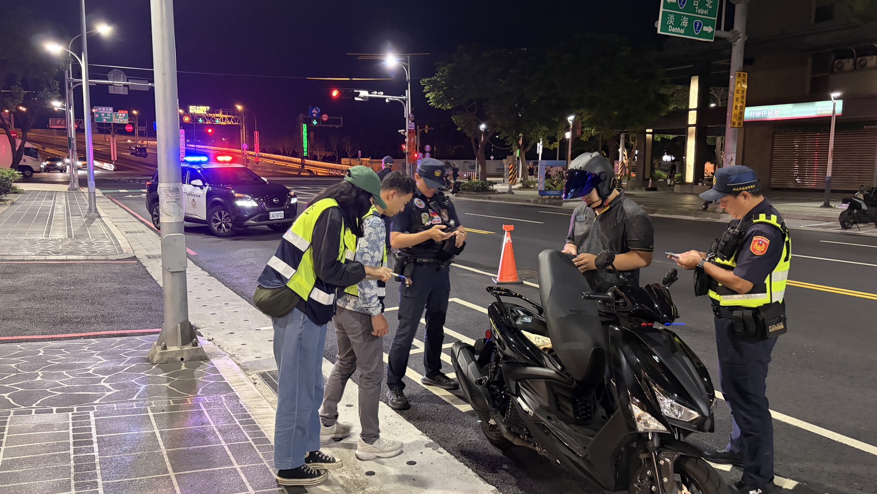 環警共同合作打擊噪音車，確保道路安全與市民生活品質，共同維護安寧的居住環境