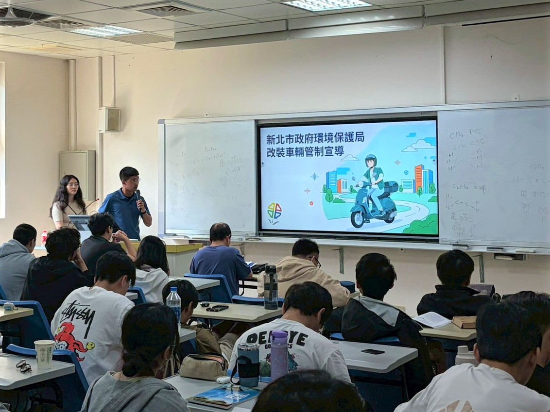 環保局與學校合作辦理噪音改裝防制宣導活動，強化年輕學子對於機車噪音危害認知，從源頭建立守法與自主管理意識