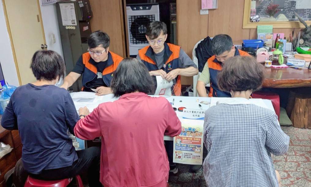 轄區戶所主動辦理下里服務，提供就近諮詢、免費換發證件及收件等便民措施，降低行政區域調整期間的洽公不便。