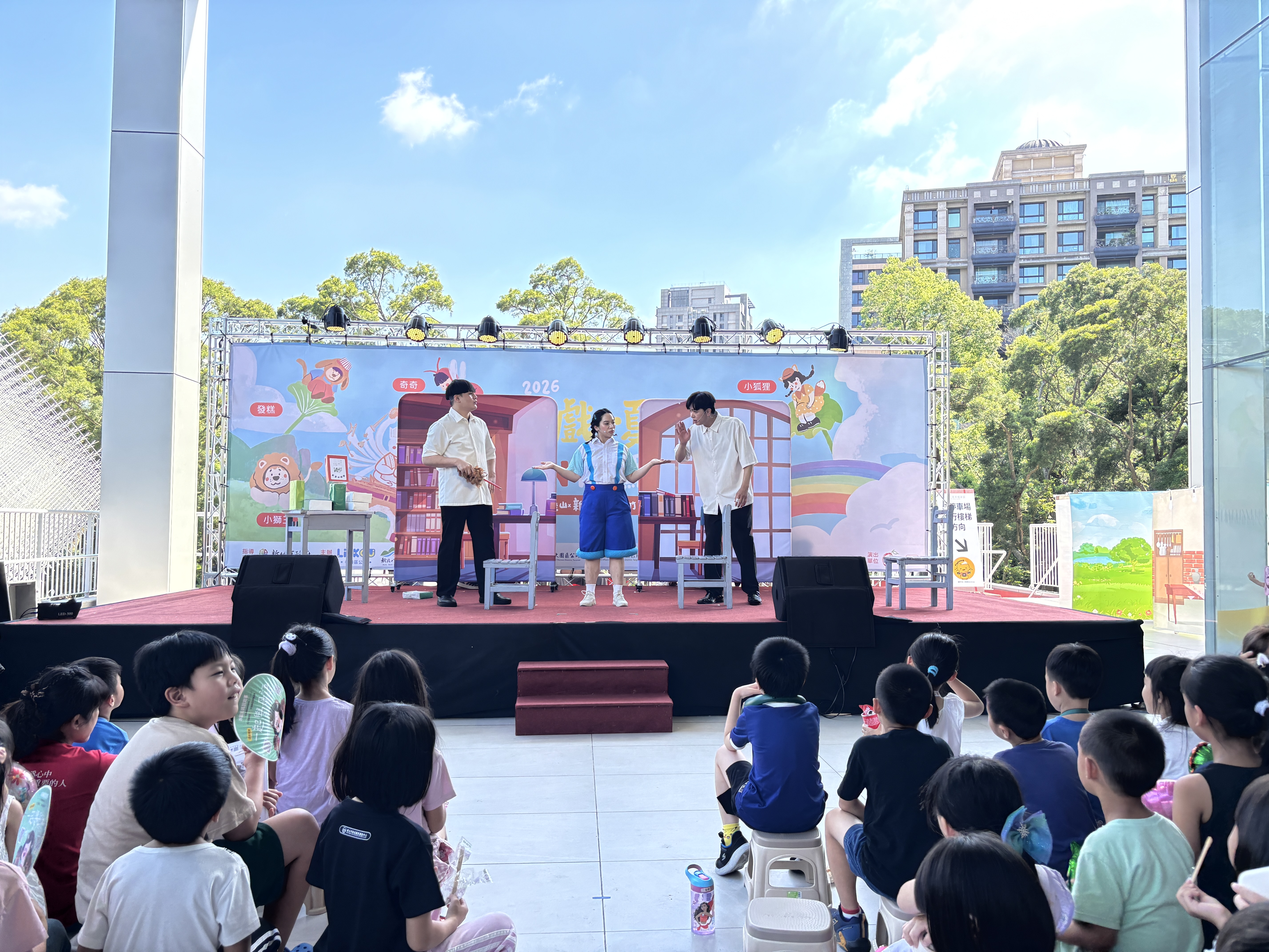 04. 首映場演出的童話故事《童書奇緣》帶領主角及現場小朋友們發現「記憶」與「紀錄」的意義與價值