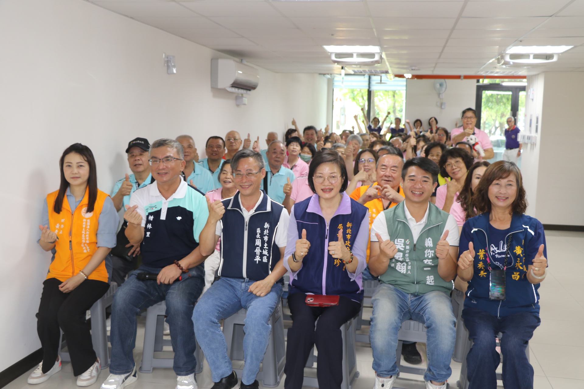 新北市第646處有讚福德正神功德會據點啟用，地方民代和長輩熱鬧參加。