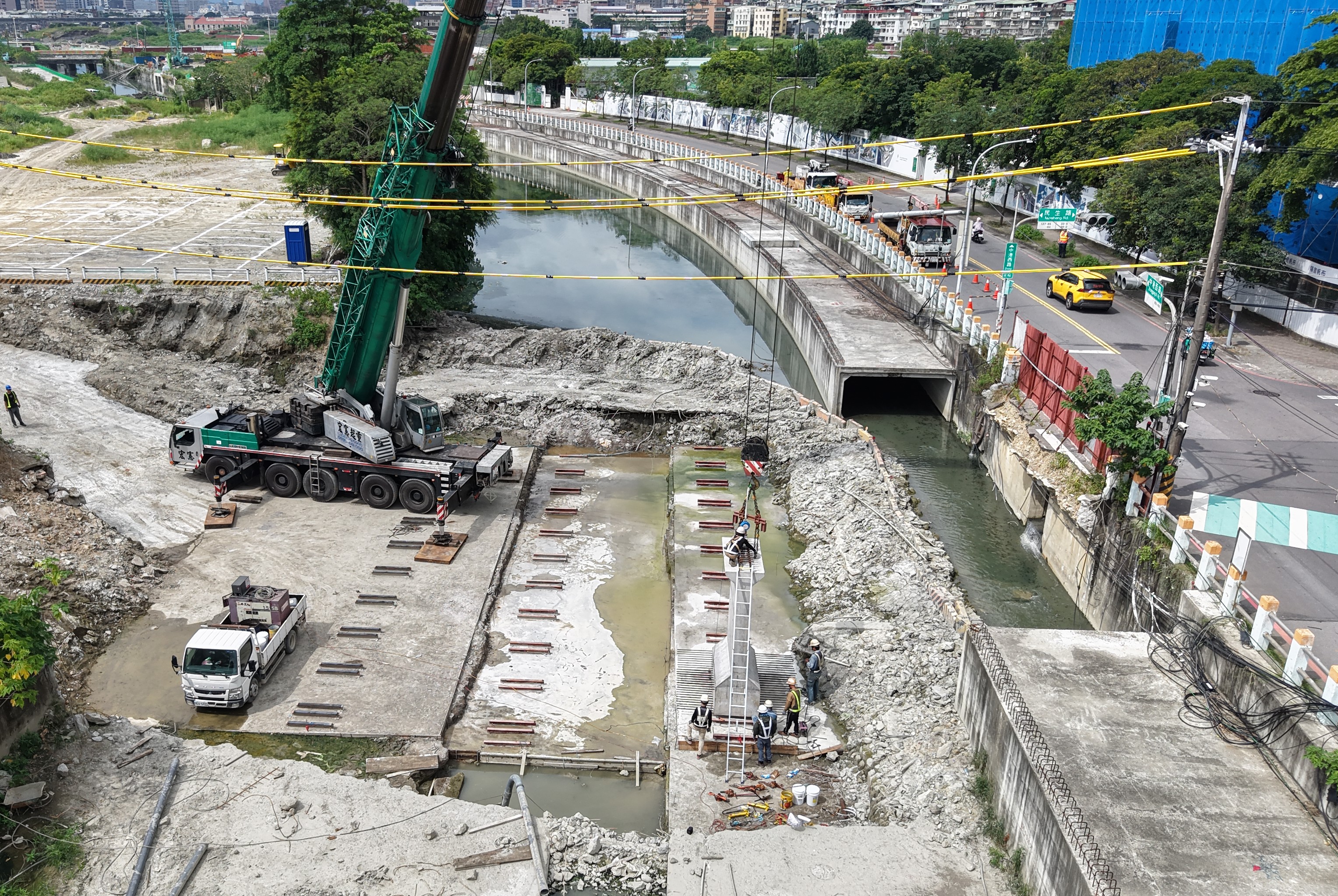 貴子坑溪四號橋採預鑄工法，可降低汛期影響。新北市地政局提供