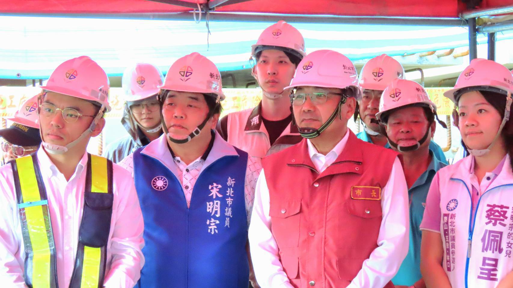 新北市侯市長友宜今日視察「塭仔圳重劃區四號橋」工程，緊盯工程進度，期盼通車後大幅改善新泰地區交通動線。