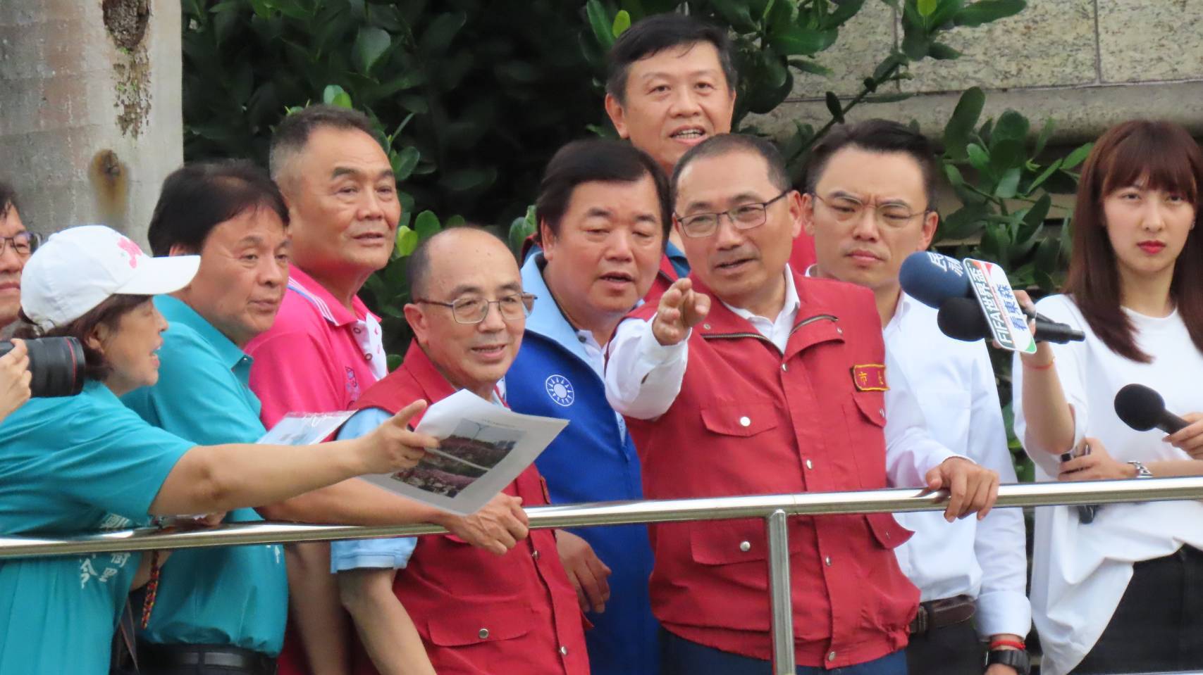 侯友宜市長視察大窠坑溪水環境營造工程，市府正積極爭取中央經費核定第三期工程，打造兼具防洪與生態的親水河川。