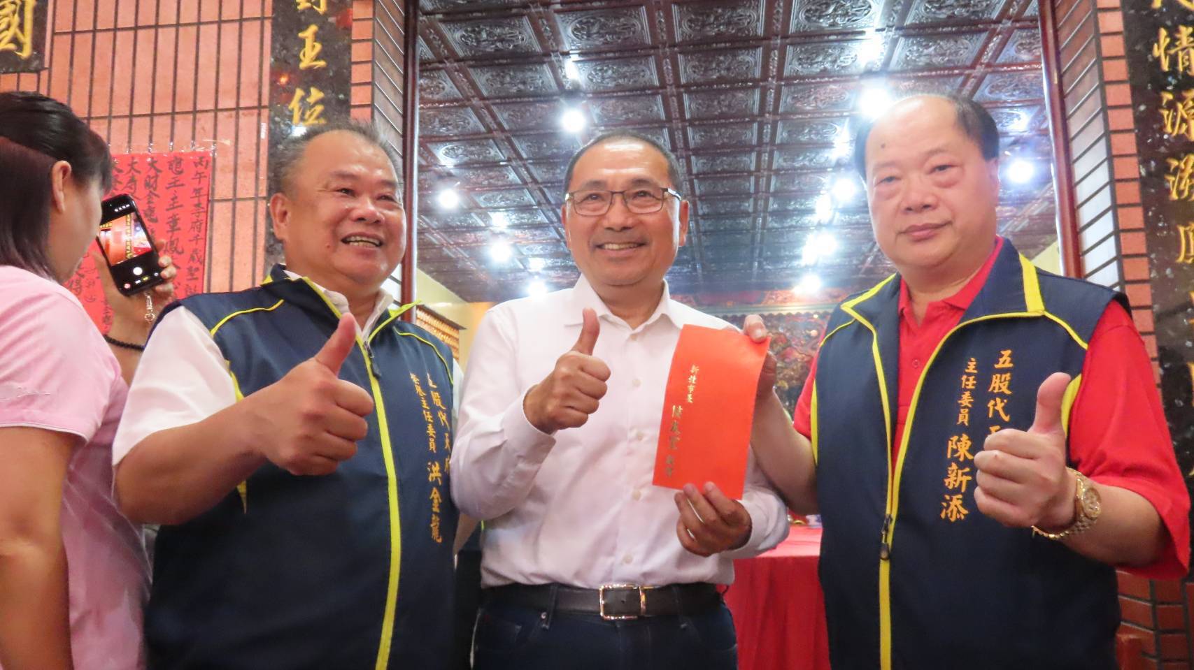 侯友宜市長前往五股代天府參拜祈福，感謝廟方長期投入公益慈善。