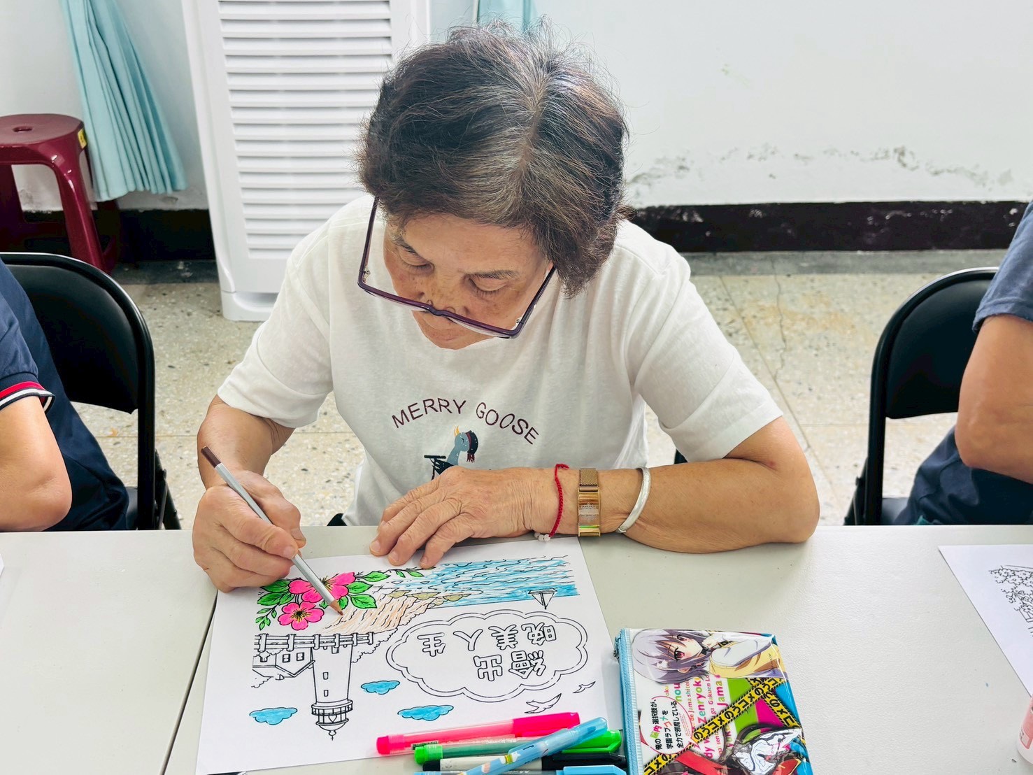 原本第二堂課就不來的秀霞阿嬤，在老師的引導下，完成8周課程。