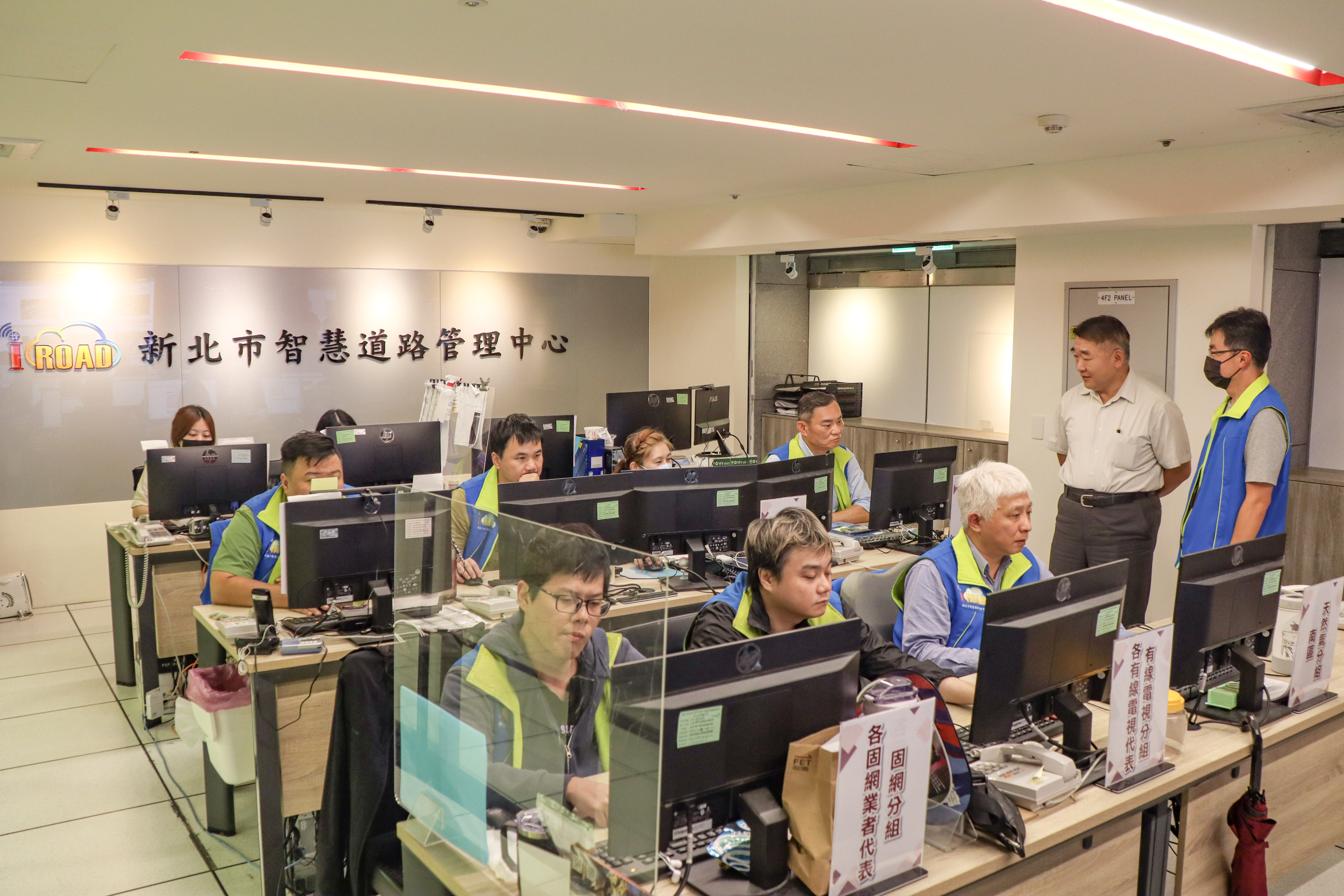 新北道管中心成立滿6周年，整合道路挖掘、地下管線圖資及即時施工監控，24小時全天候監控管理。