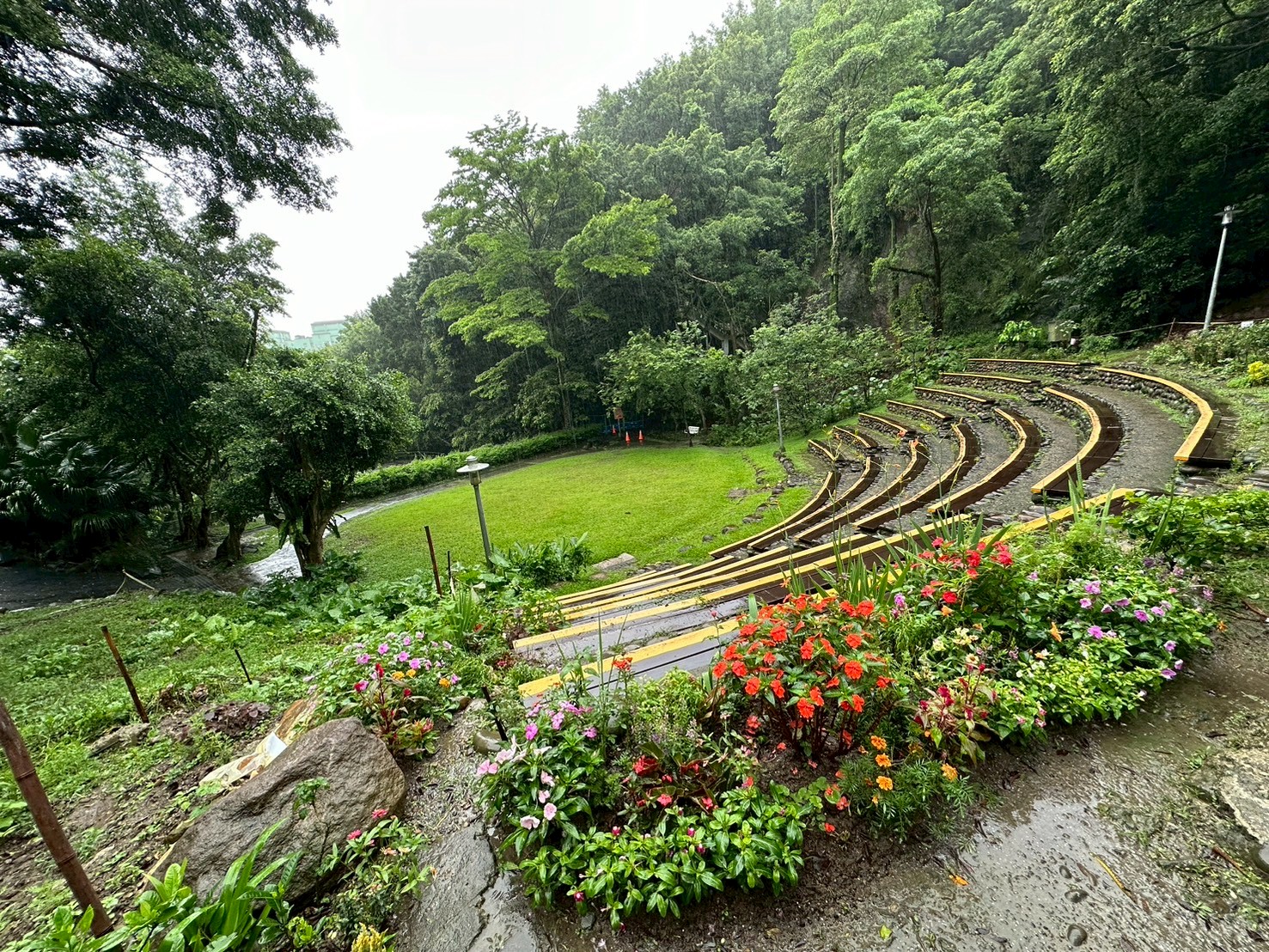 圖1.青年公園休憩平台。