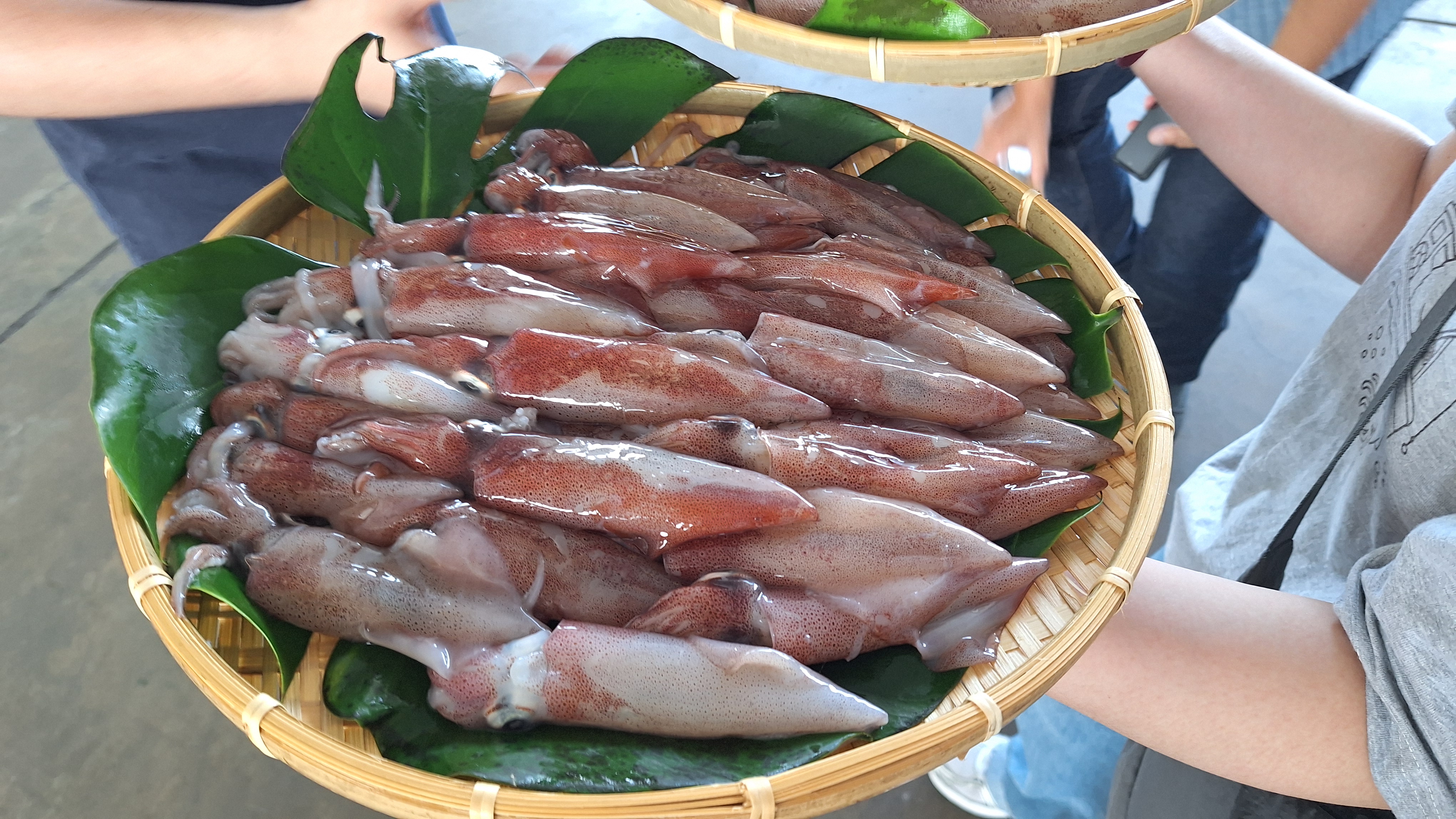 歡迎前來深澳漁港品嚐鮮甜好吃的小卷