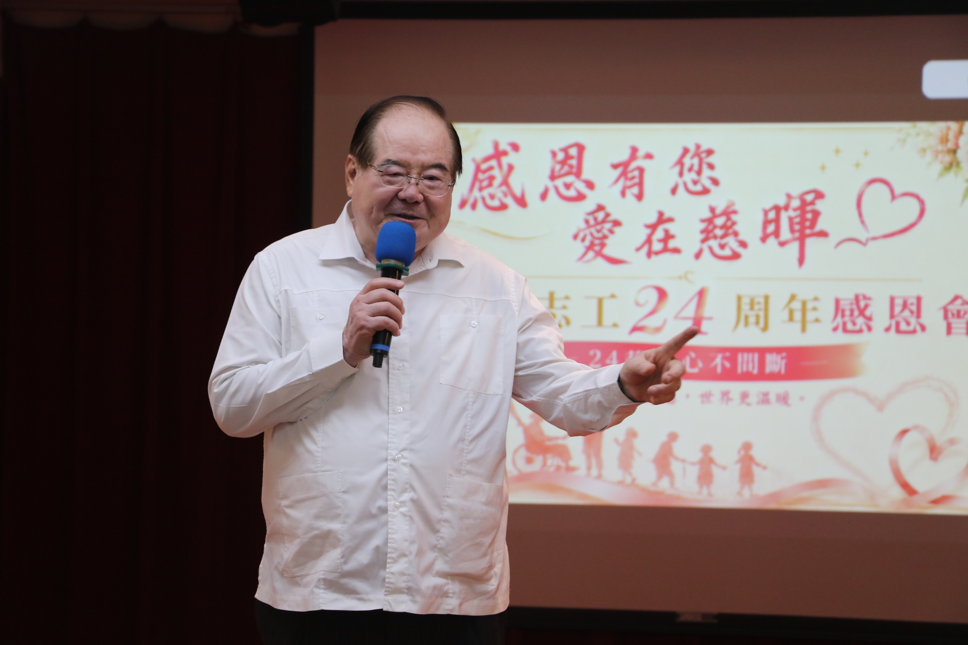  創辦人先嗇宮董事長李乾龍表示，當初發心為三重獨居老人送餐，感謝慈暉志工和愛心廠商及接任的4任區長延續此一政策，才能持續24年。