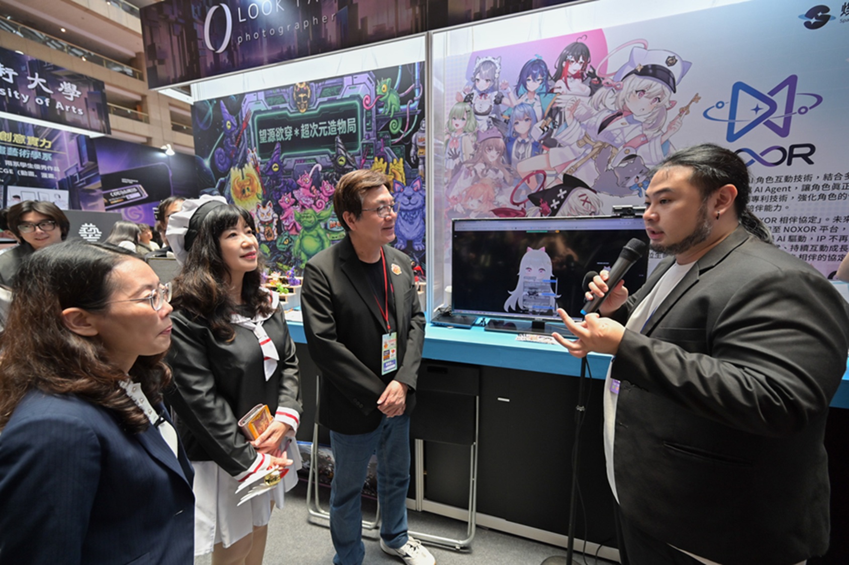 劉和然副市長親自參觀「新北電競POWER UP」展區，並與參展團隊互動體驗活動，肯定新北電競產業的創新發展與豐碩成果。