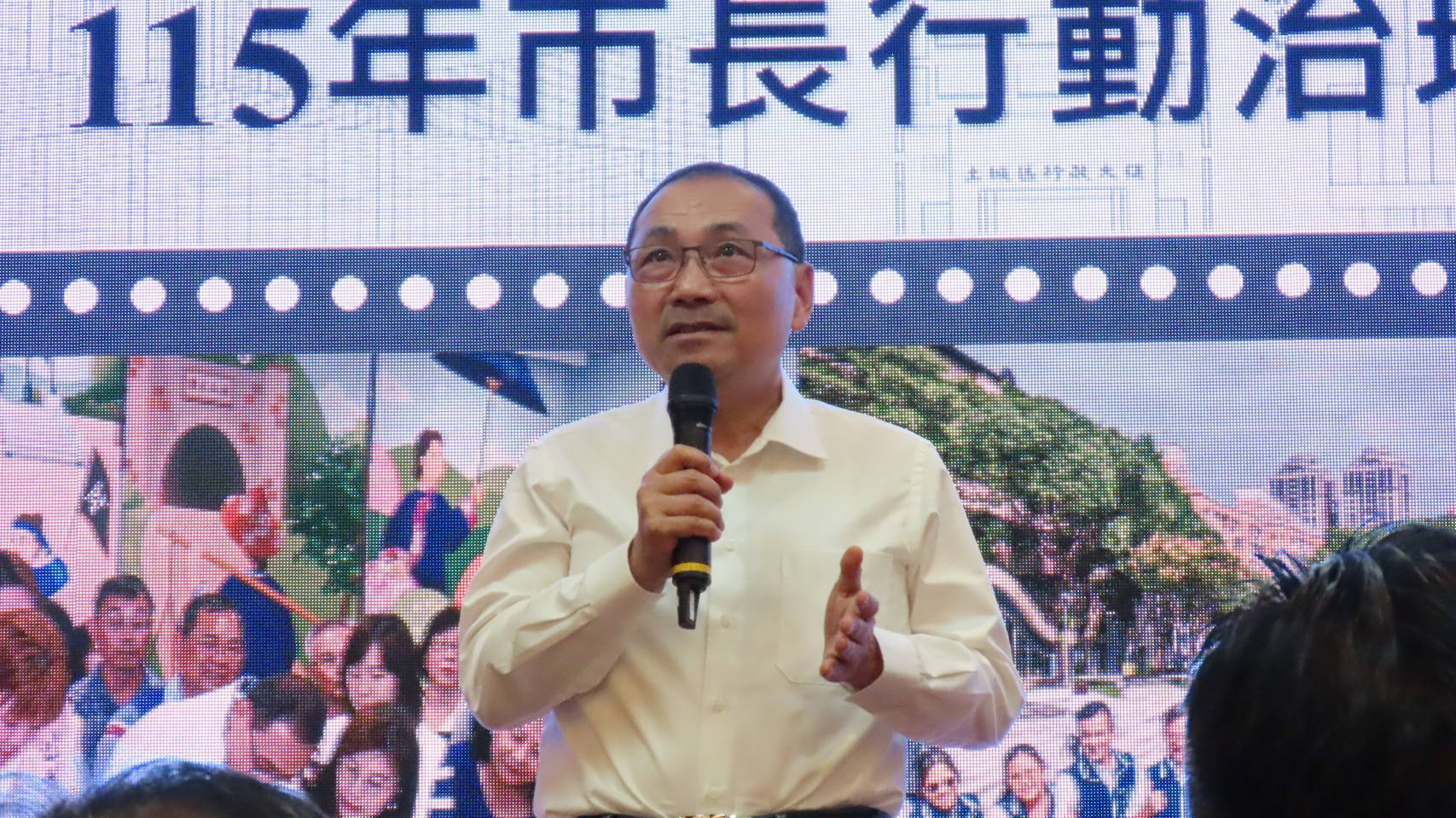 侯市長表示，市府秉持「安居樂業」理念，持續整合資源，推動重大交通建設、人本步行環境、公園綠地及運動休憩設施改善，配合土城司法園區等重大開發案，全面打造全齡宜居環境。