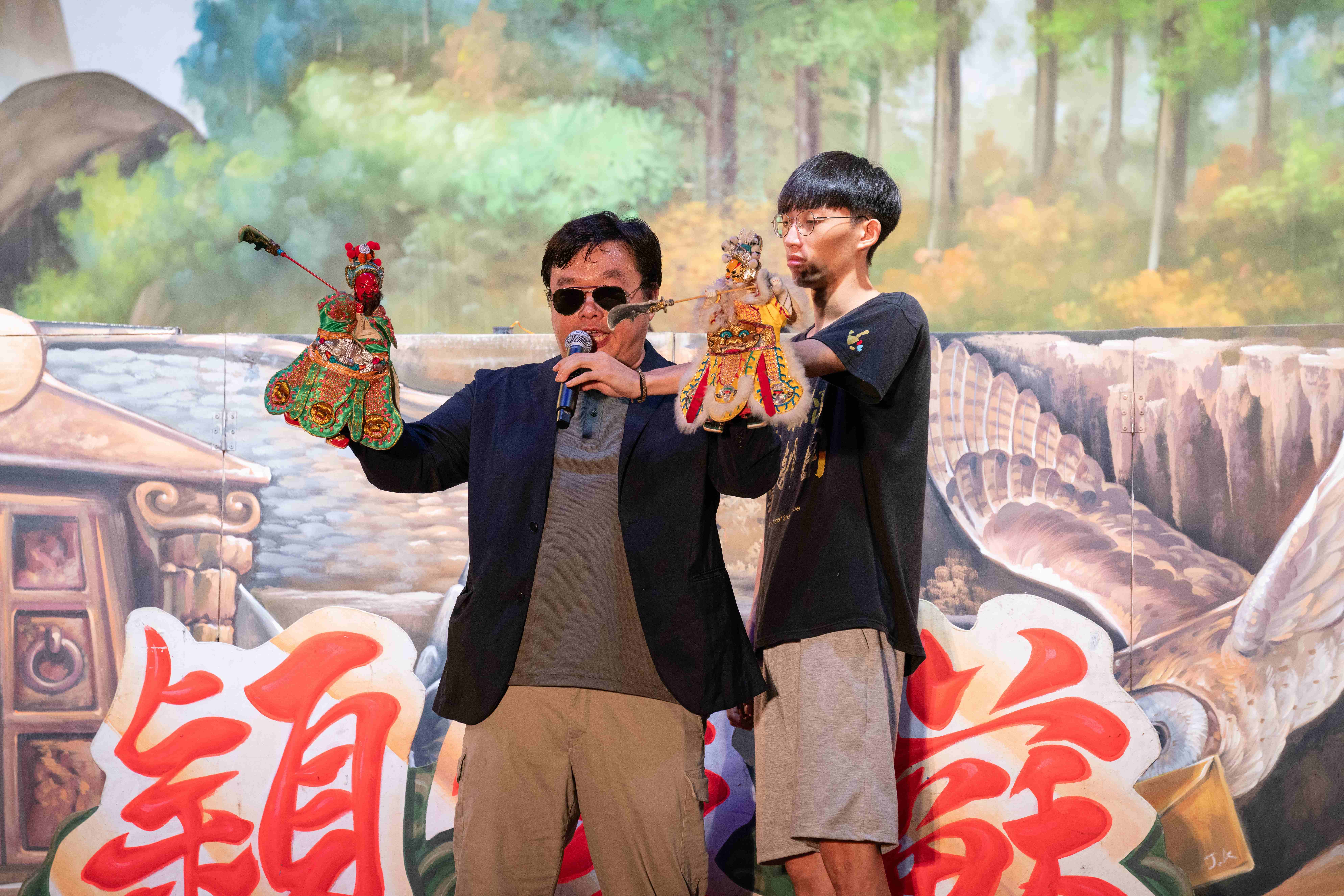 蘇俊穎木偶劇團在金水廣場帶來熱鬧有趣的「當戲偶走進礦山」。