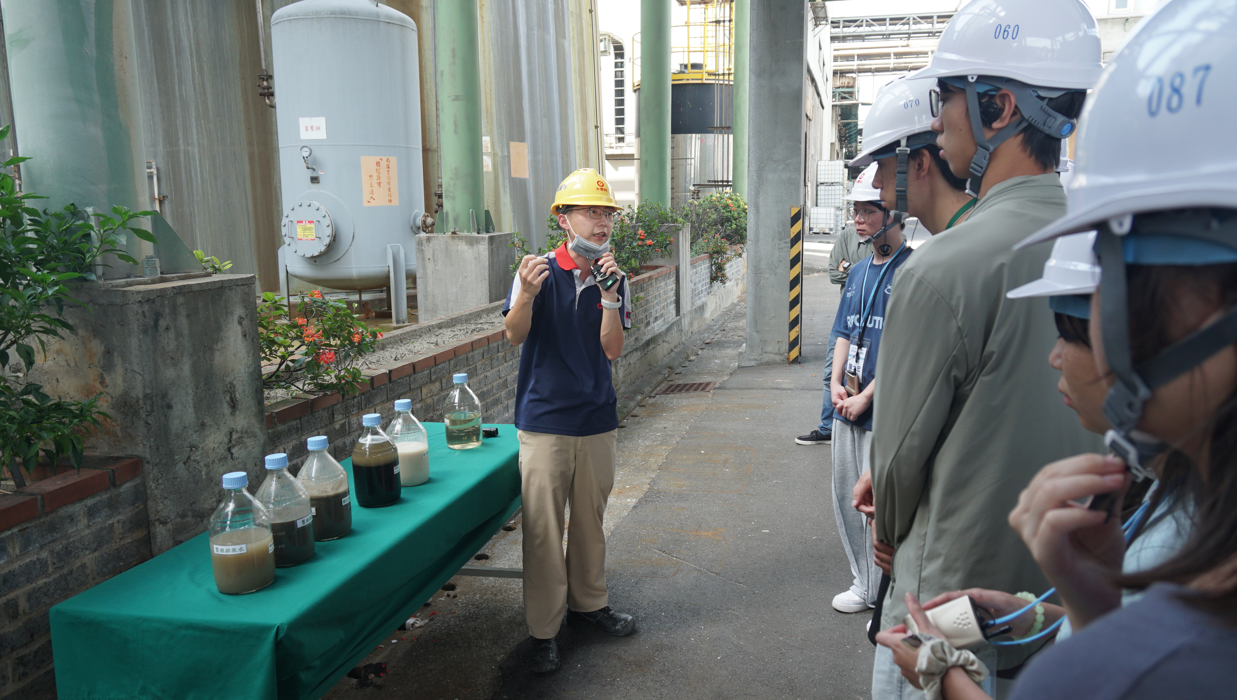 學員參訪永豐餘工業用紙新屋廠，瞭解企業以回收紙製程優化、沼氣發電及零燃煤汽電共生