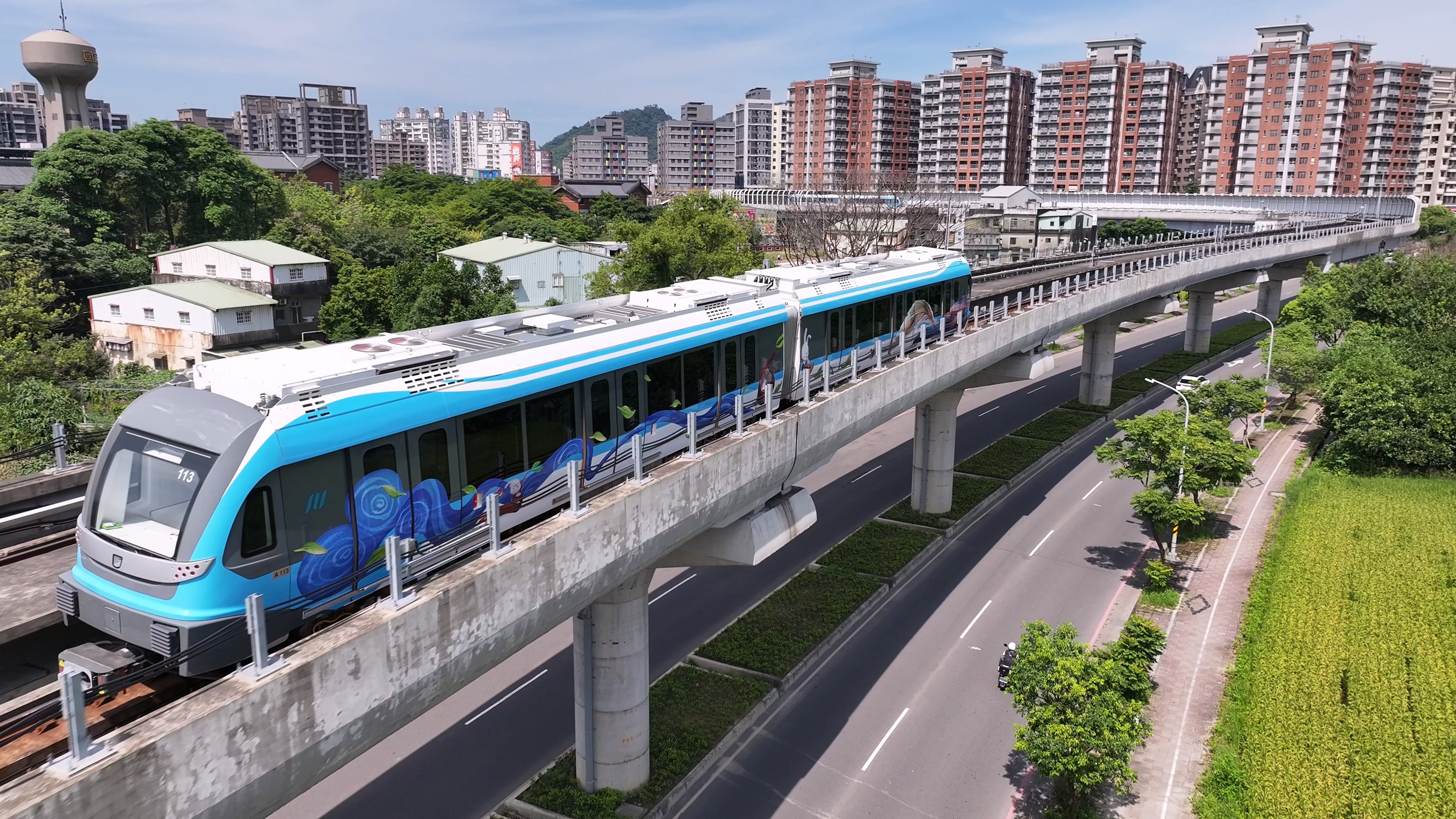 三鶯線原住民主題彩繪列車