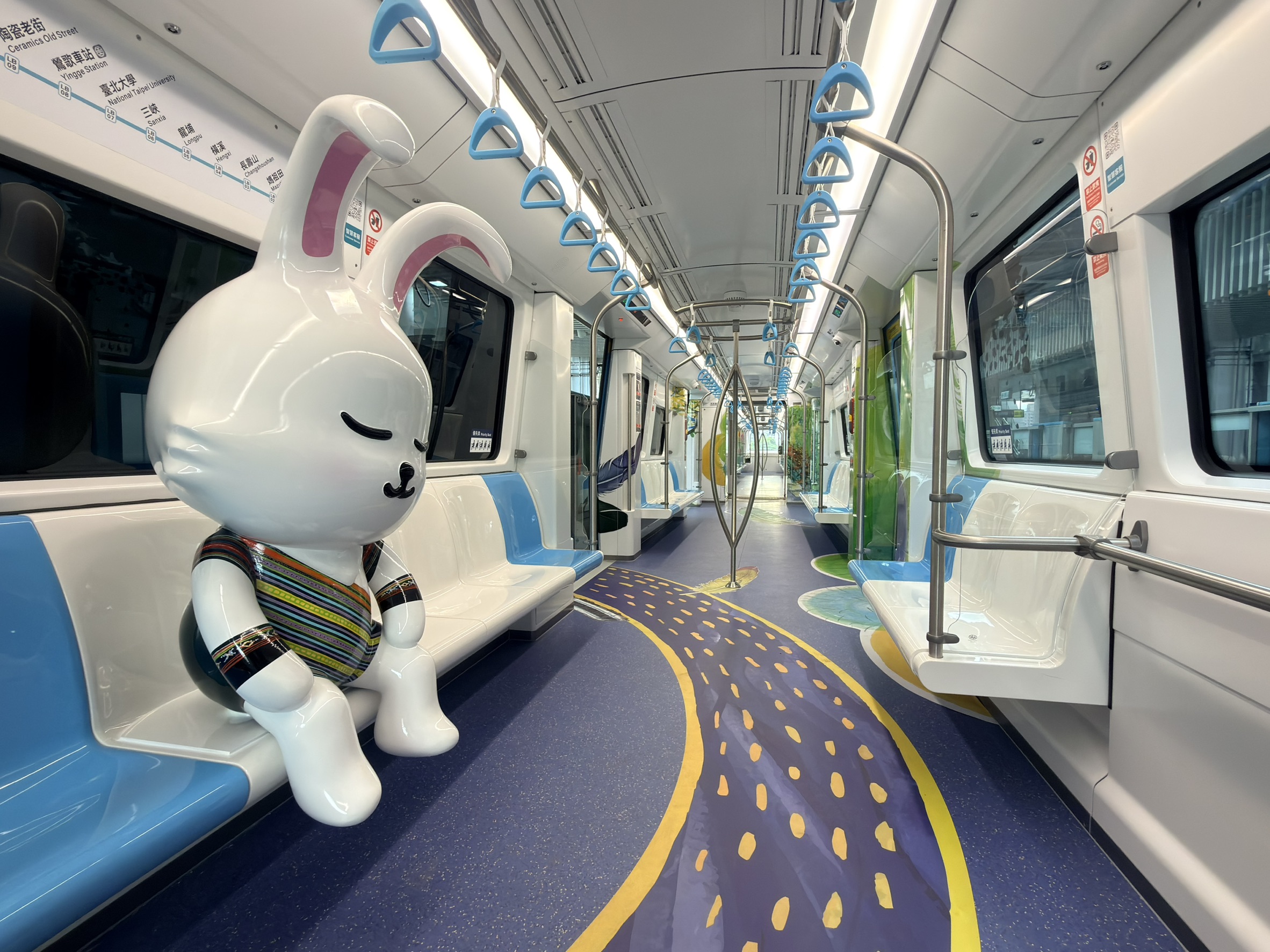原住民主題車廂內裝