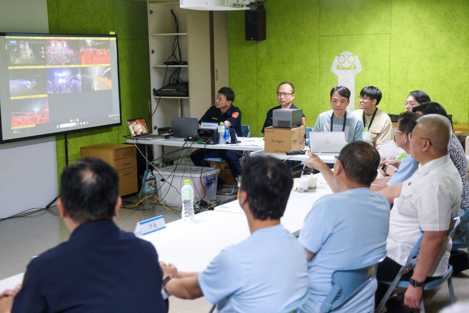 侯友宜前往指揮中心瞭解勤務執行狀況，並慰問警察同仁辛勞。