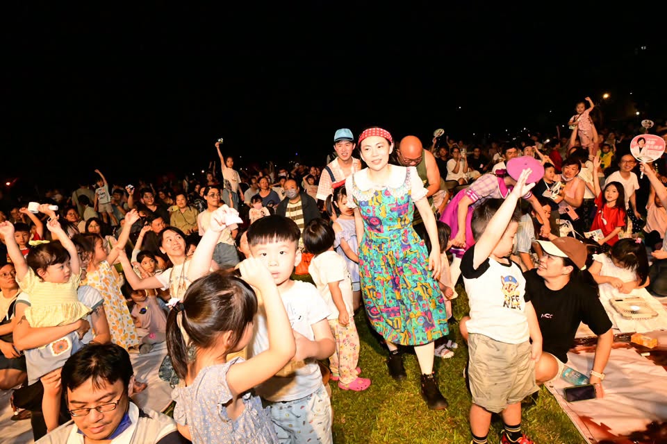 活動現場演員與小朋友互動熱絡